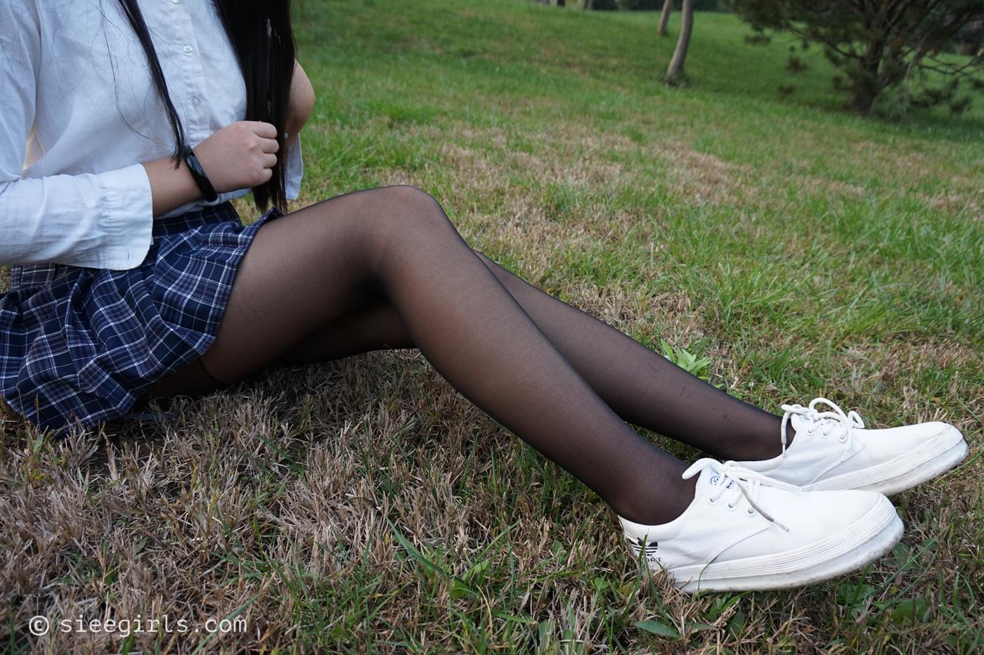 [SIEE丝意]新刊 NO.001 曦曦 黑丝随拍[84P/430MB]