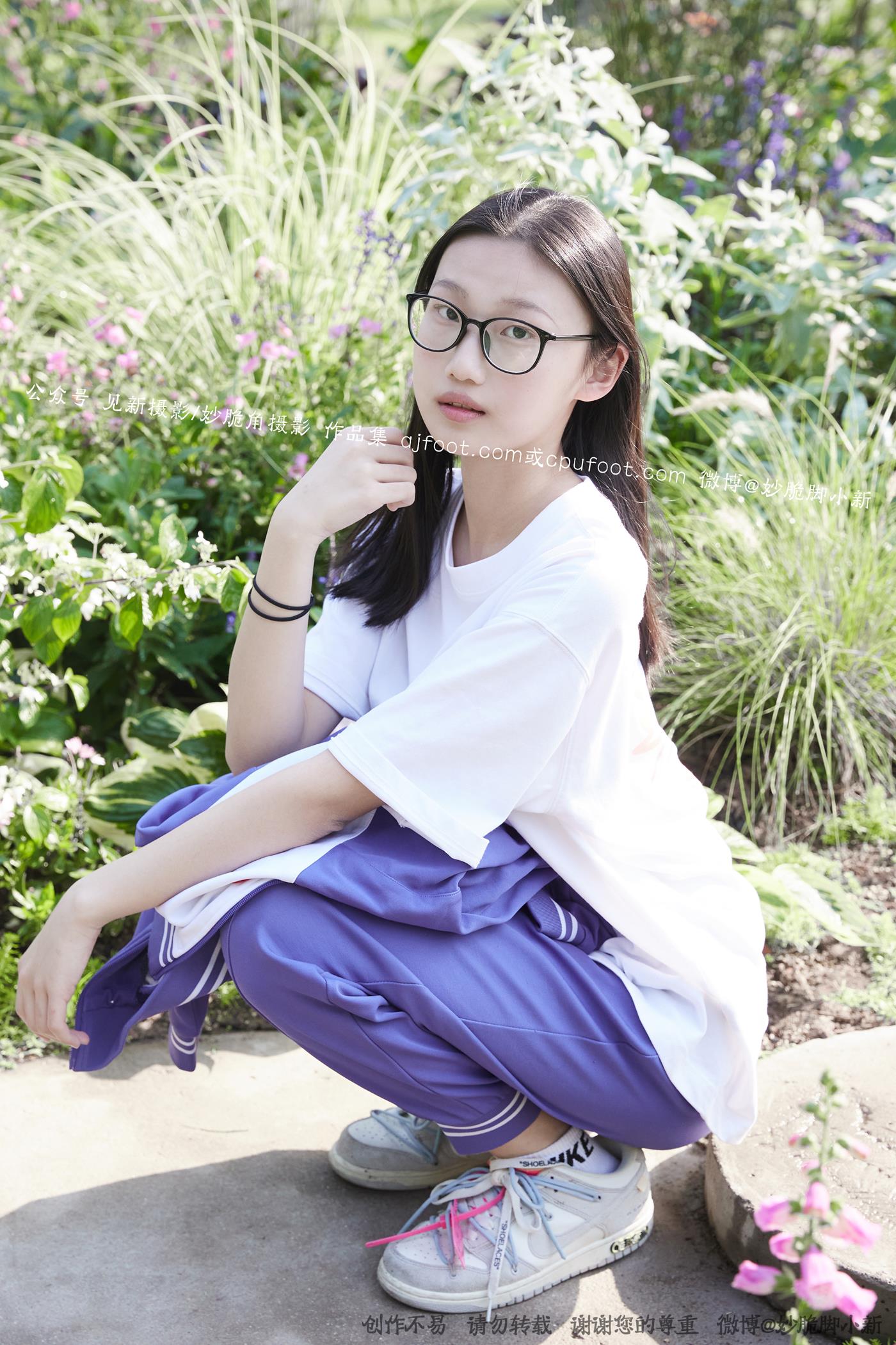 [见新摄影]NO.011 梦回学生时代 公园校服棉袜裸足[295P/1V/2.95GB]