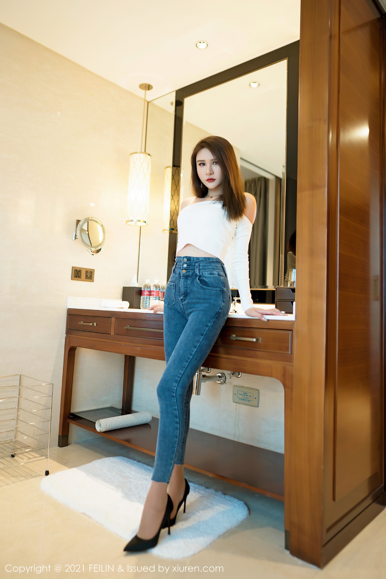 [Feilin嗲囡囡]2021.05.13 VOL.389 Emily顾奈奈[42+1P/415MB]