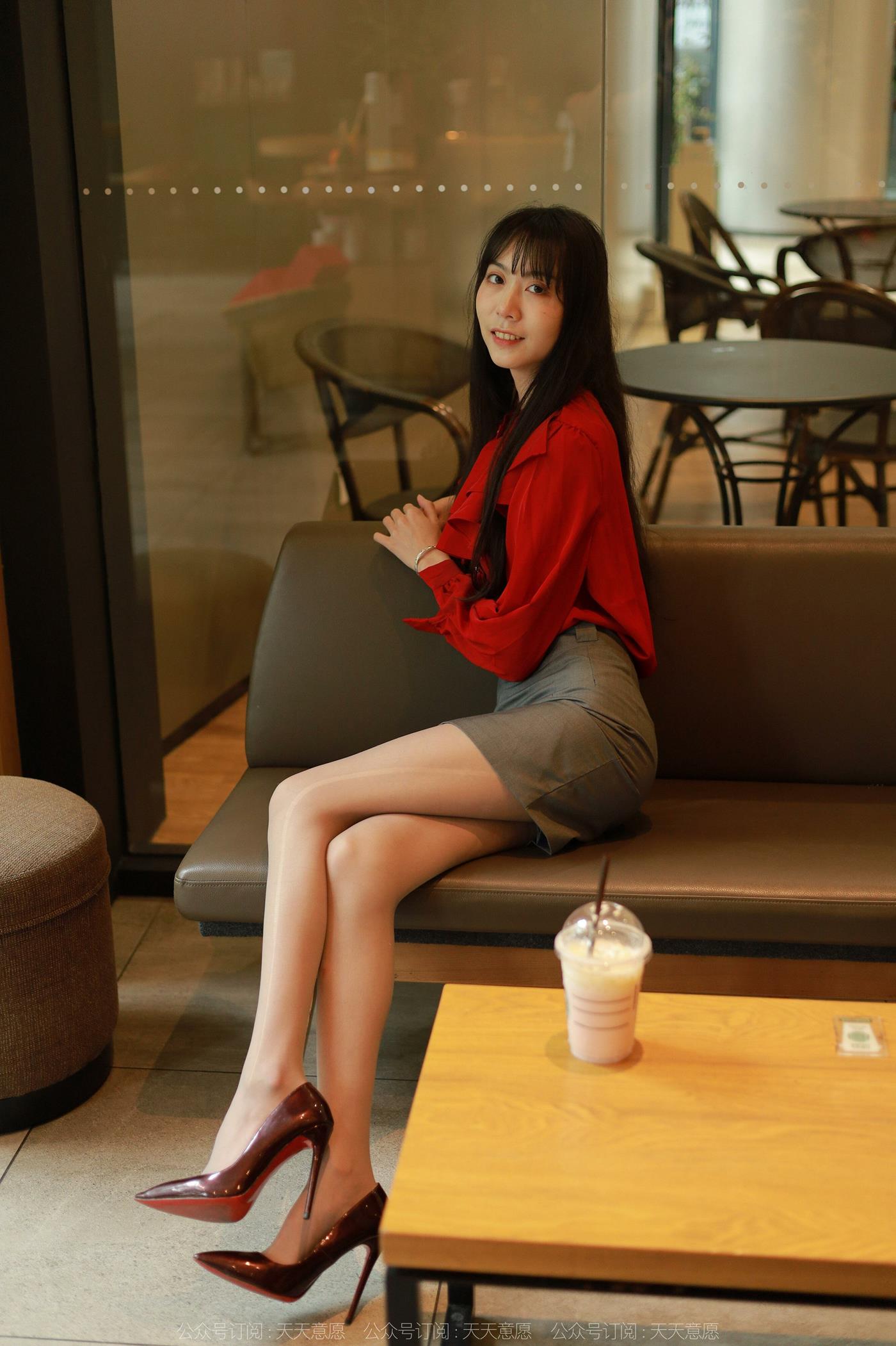 [IESS异思趣向] 2022.06.02 丝享家1105：团团《对面的美女同事》[86P/130MB]