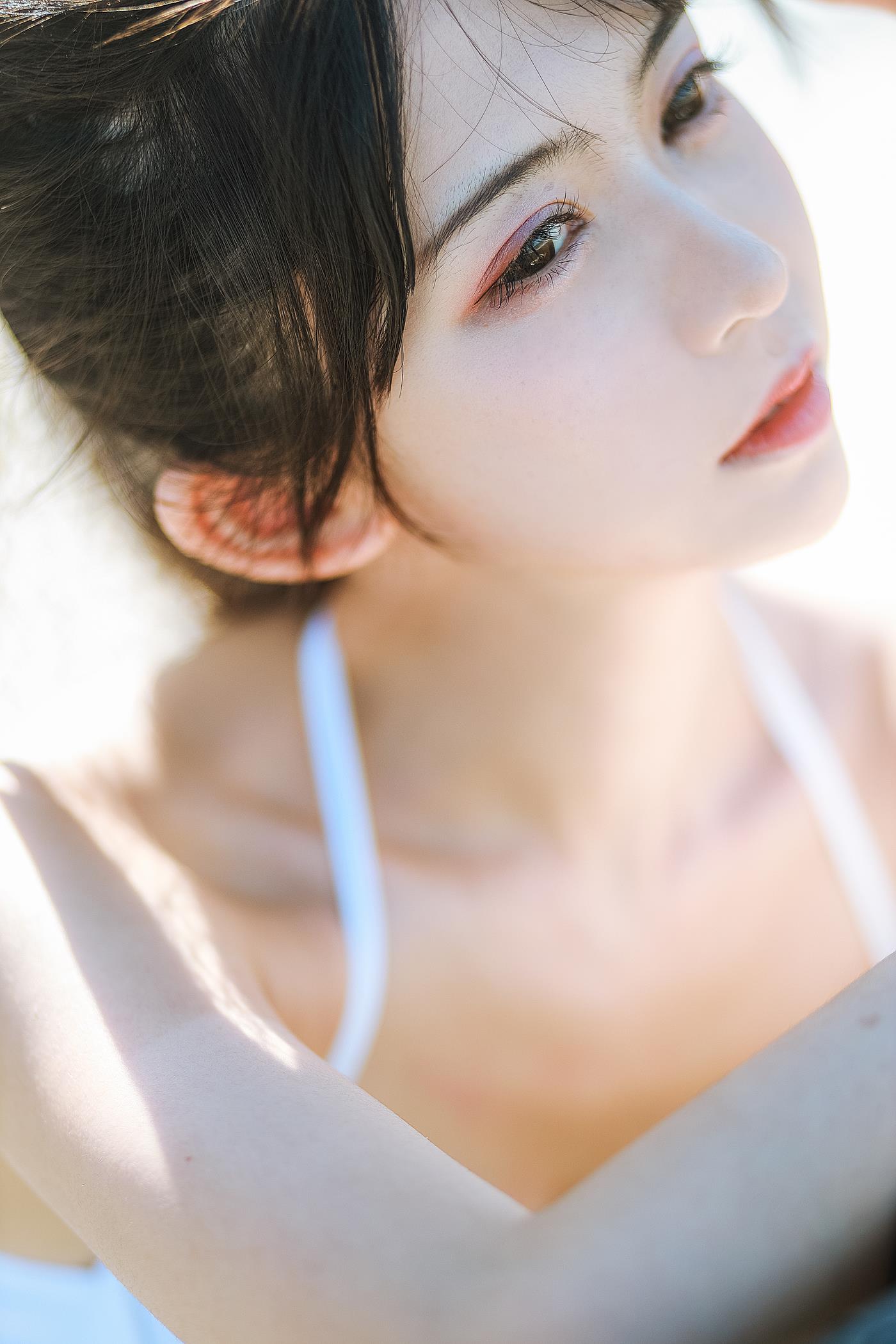 鳗鱼霏儿  - 海边[18P/298MB]