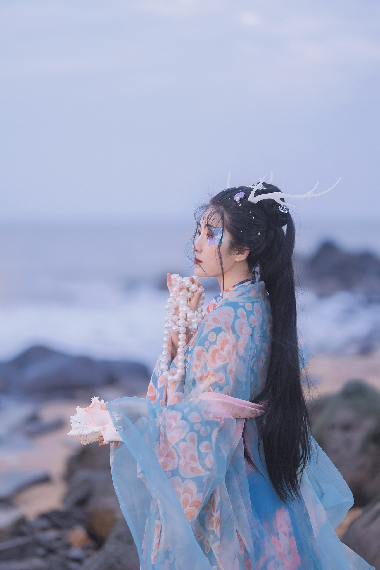 [YITUYU艺图语] 2021.10.18 龙女 何佳 [24P/311MB]