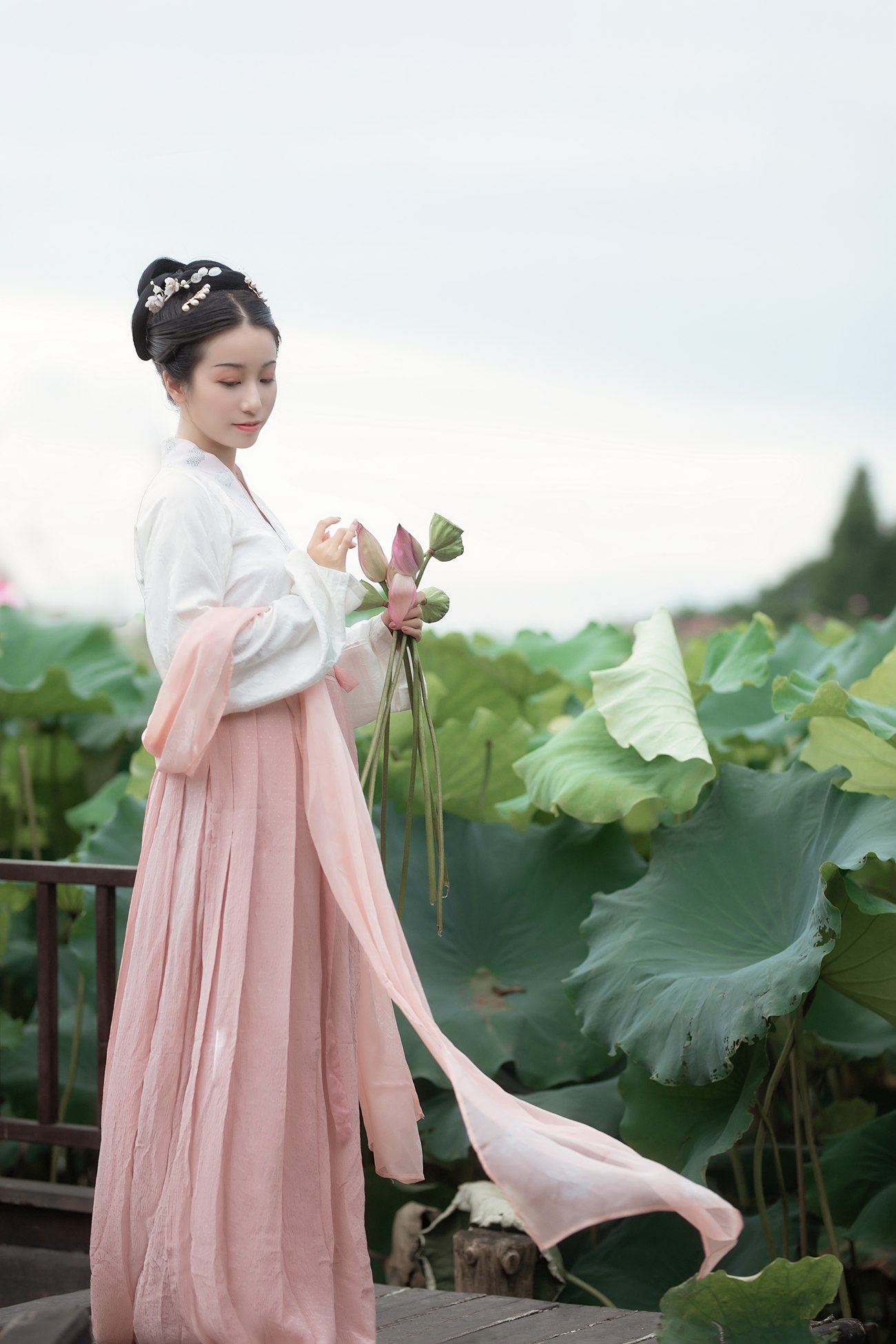 [YITUYU艺图语] 2021.12.31 采荷 小清菡 [20P/457MB]