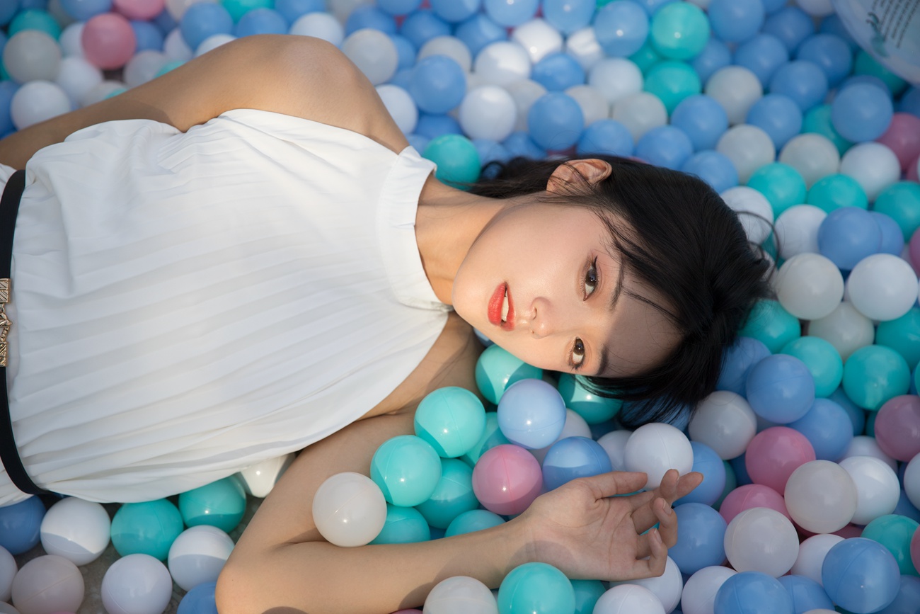 [YITUYU艺图语] 2021.11.04 白色连衣裙 雨文 [22P/283MB]