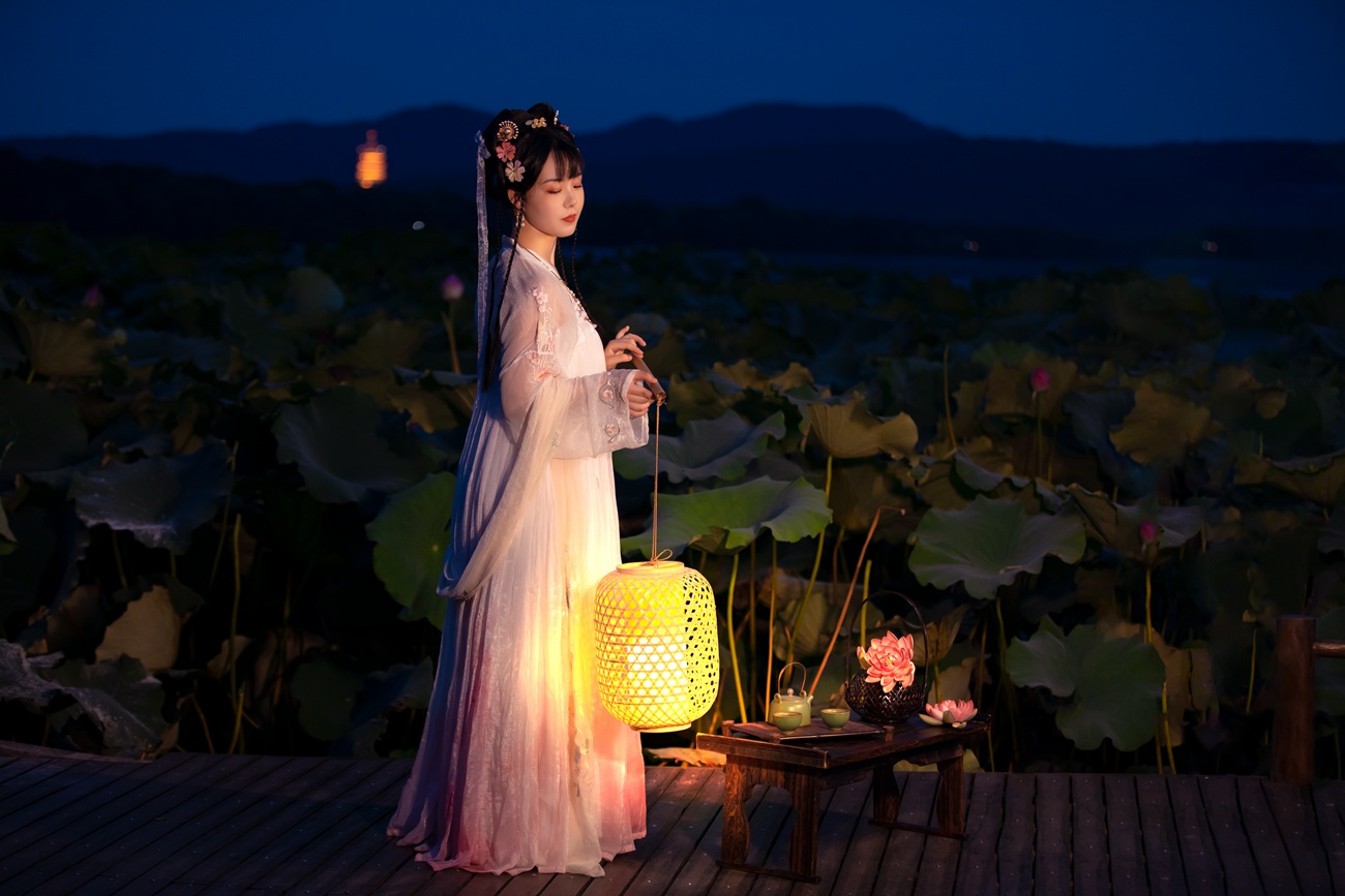 [YITUYU艺图语] 2021.12.24 赏荷 僵僵 [24P/463MB]