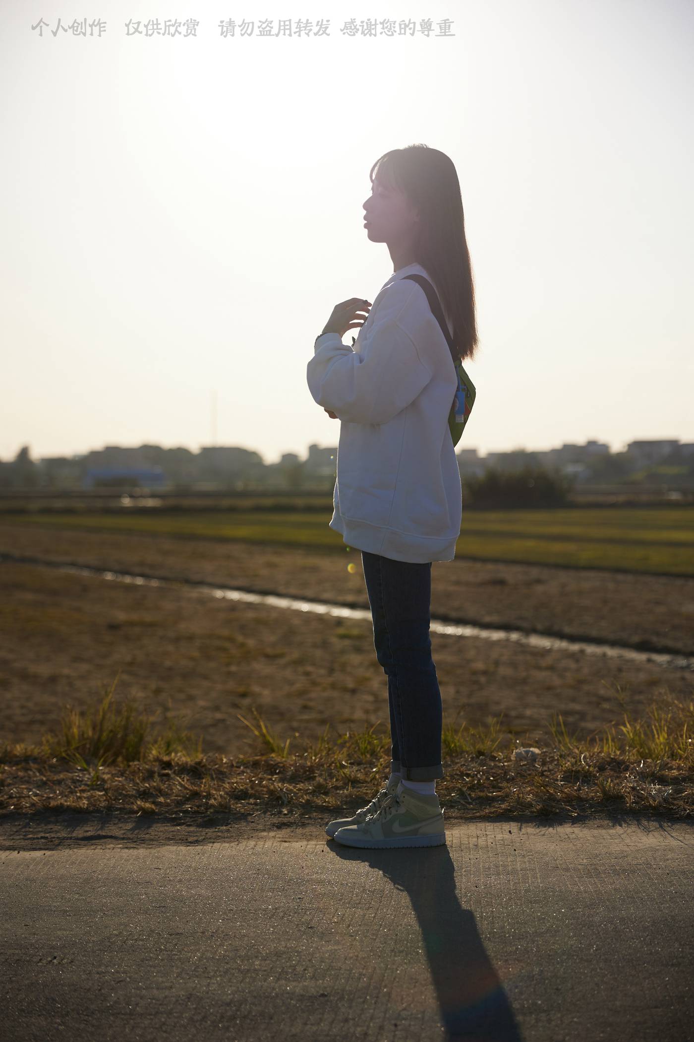 [见新摄影]NO.027 追赶落日余晖的逆光少女[133P/1V/949MB]