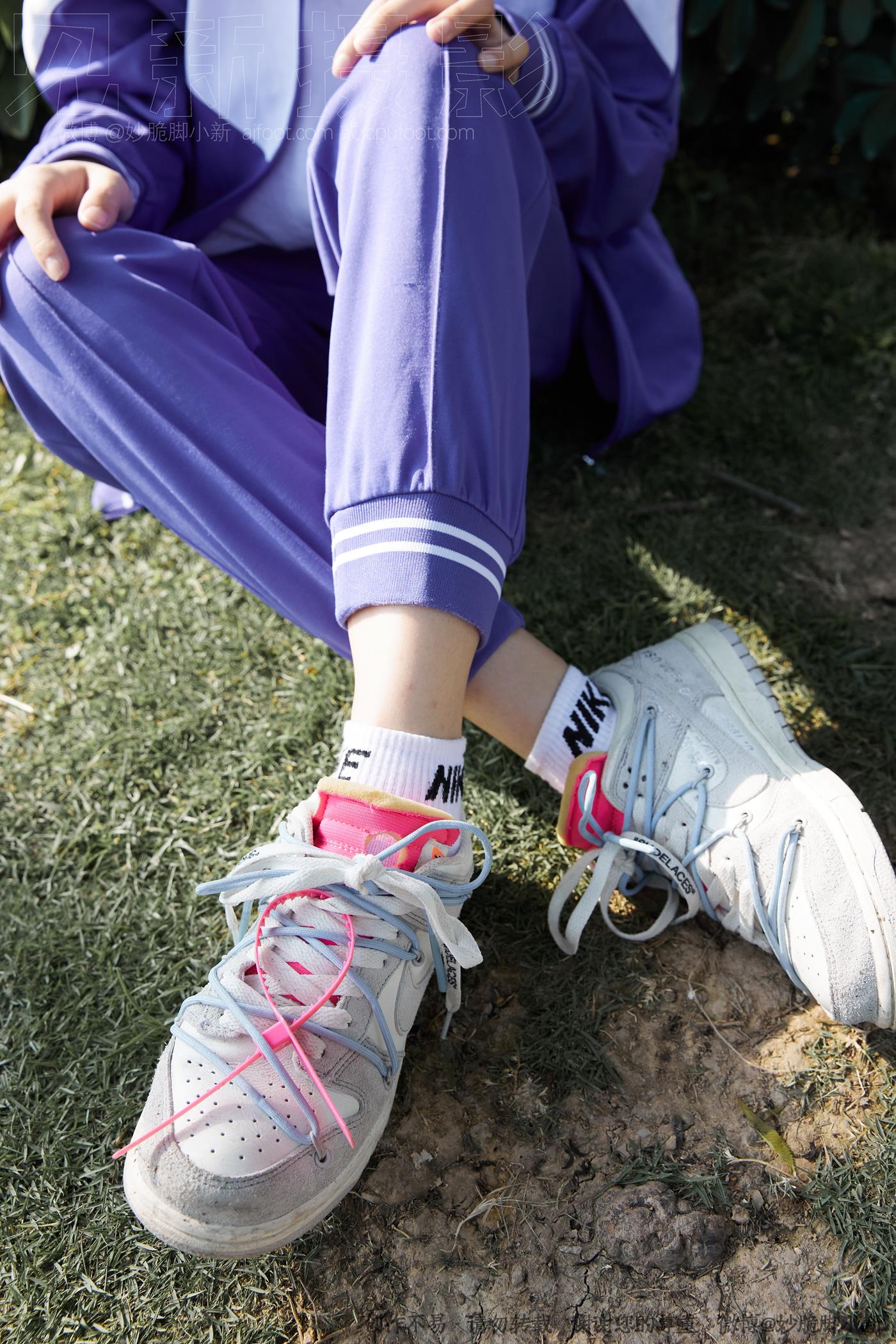 [见新摄影]NO.011 梦回学生时代 公园校服棉袜裸足[295P/1V/2.95GB]