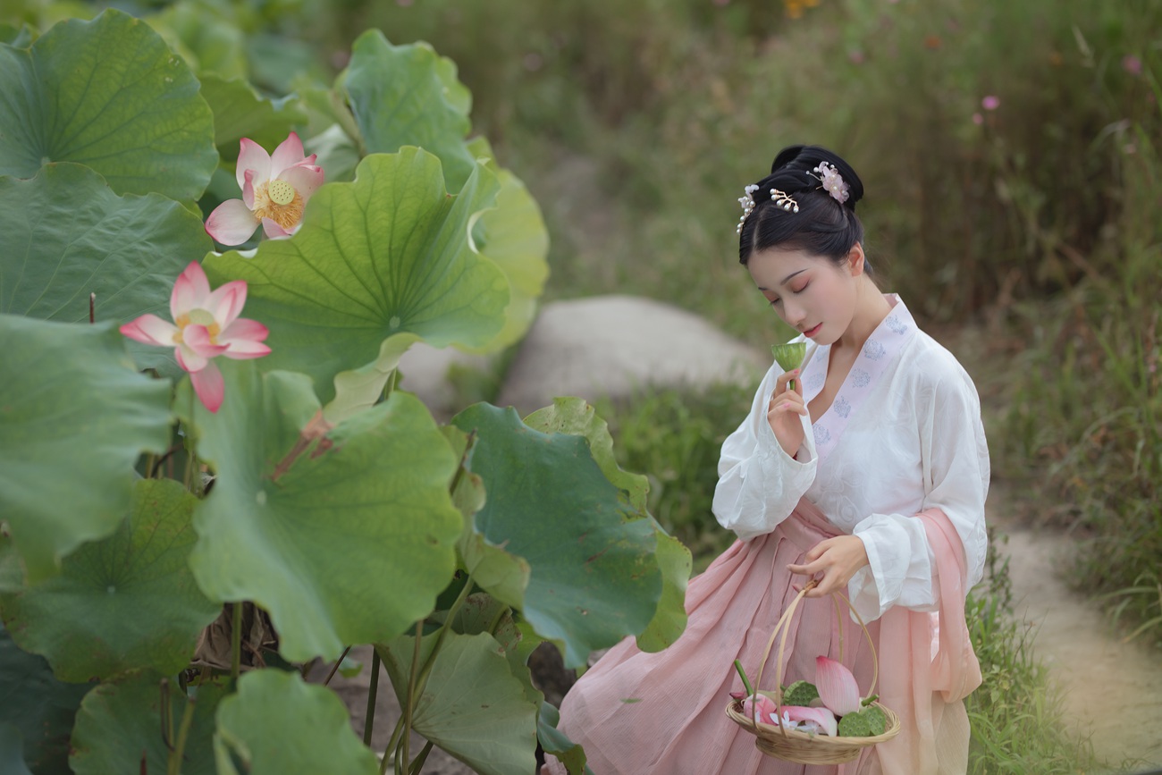 [YITUYU艺图语] 2021.12.31 采荷 小清菡 [20P/457MB]
