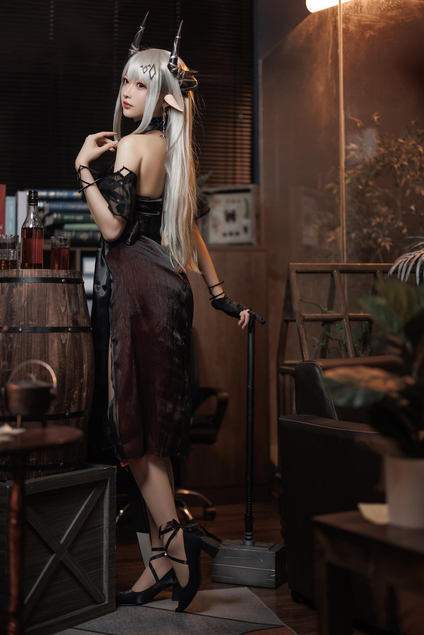 Coser小姐姐南宫  泥岩 礼服 [21P/301MB]