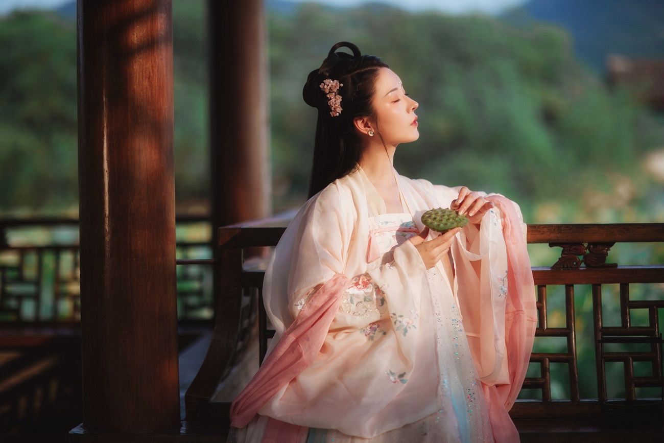 [YITUYU艺图语] 2022.01.03 荷 葵花花花儿 [21P/112MB]