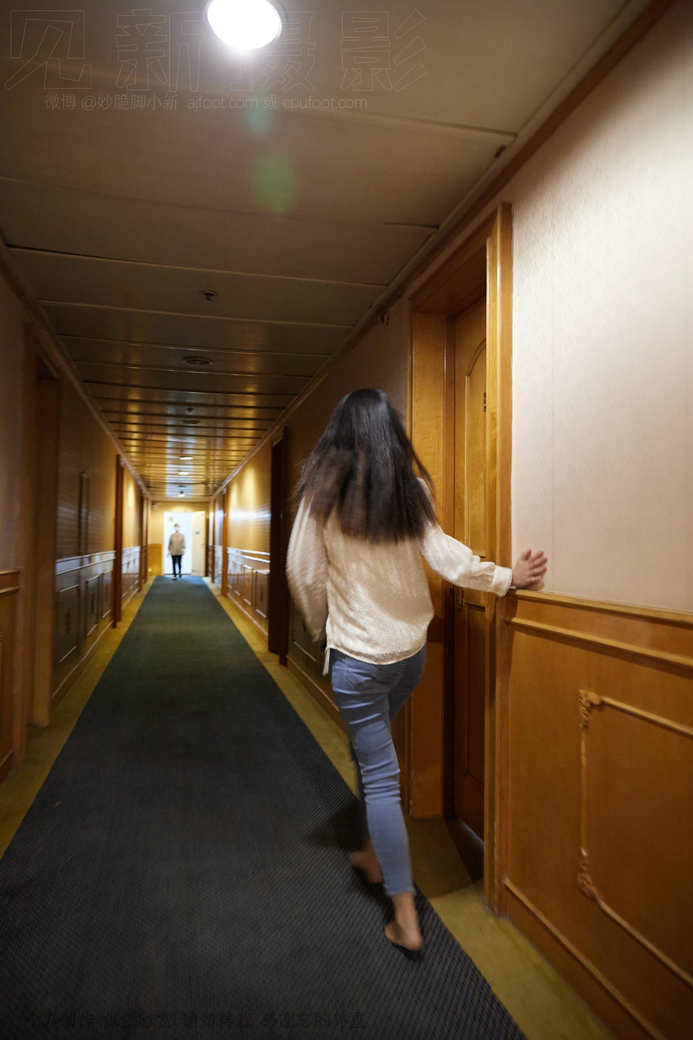 [见新摄影]NO.029 王家卫风格红色高跟鞋，质朴的生活气[233P/1V/1.91GB]