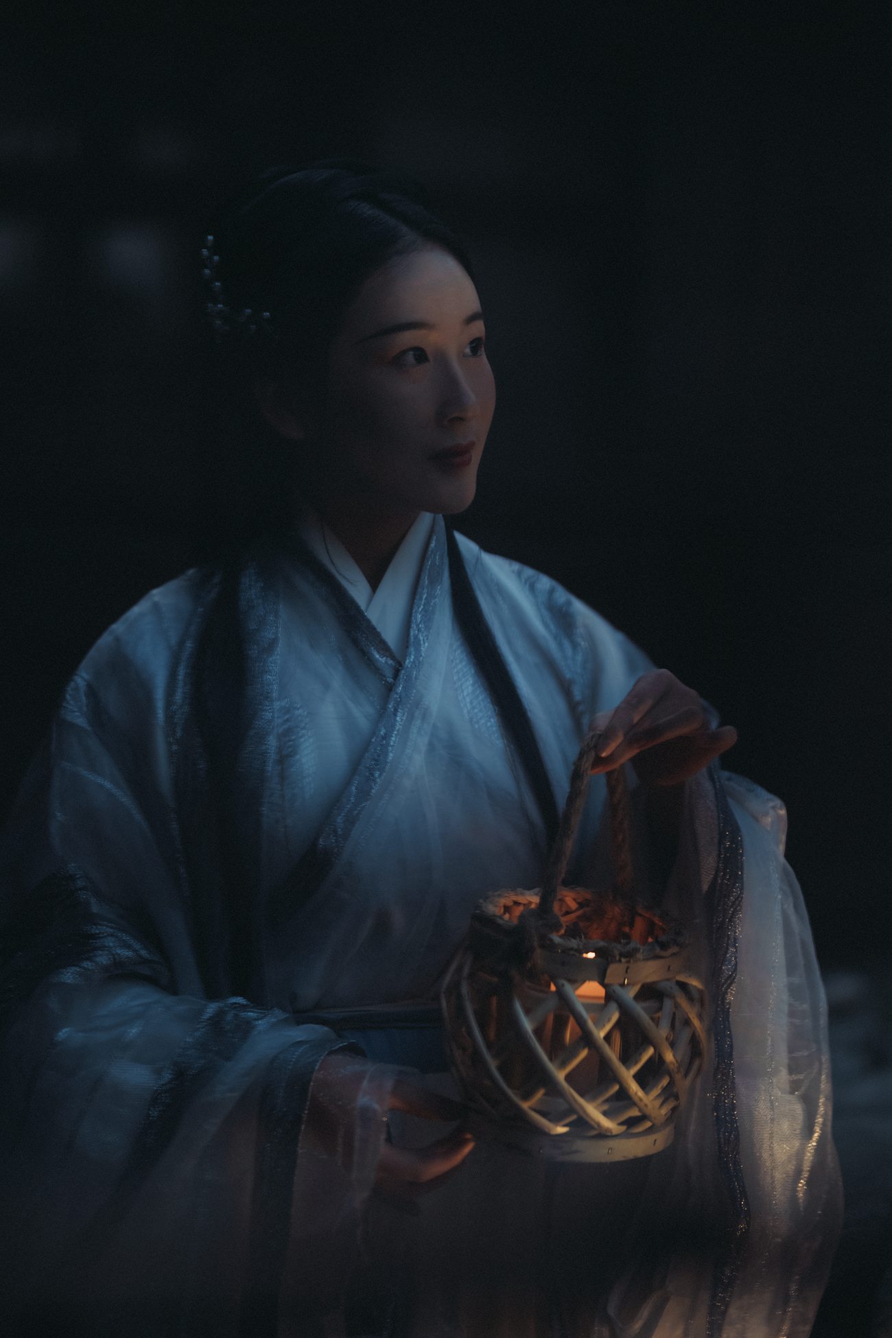 [YITUYU艺图语] 2021.10.19 南歌子 淡蓝色忧伤静流淌 [27P/403MB]