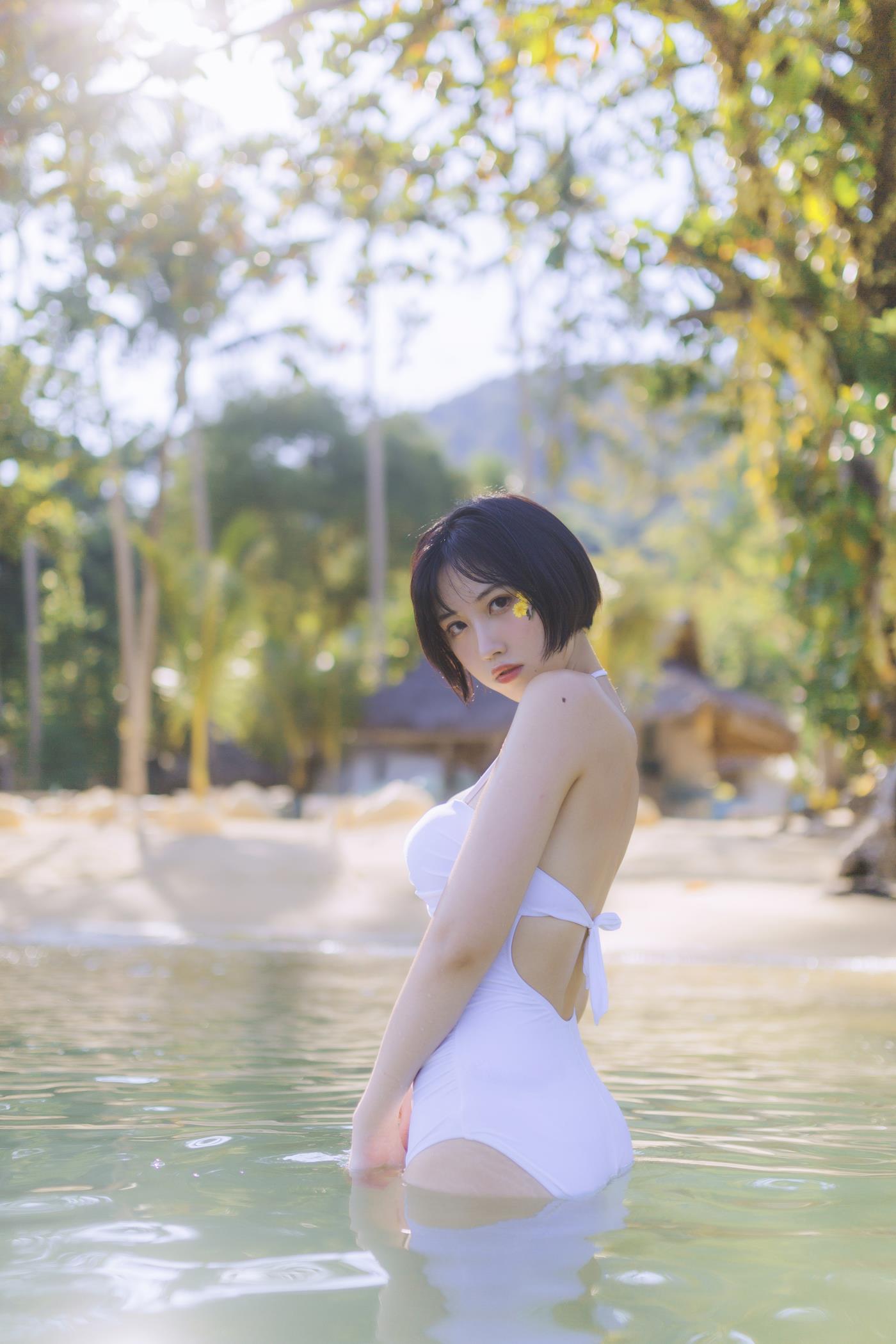 次元少女念雪ww 白色泳衣 [30P/269MB]