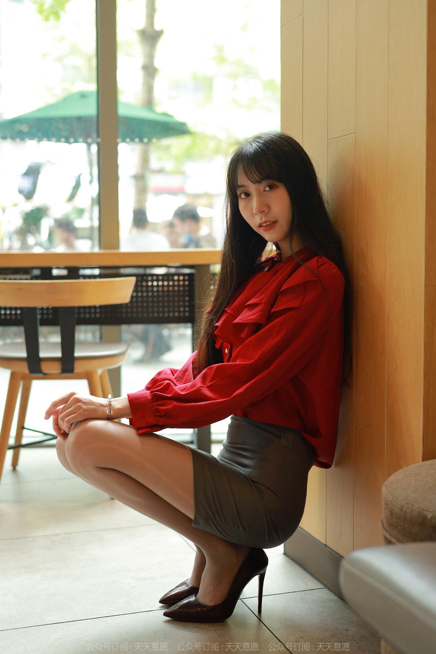 [IESS异思趣向] 2022.06.02 丝享家1105：团团《对面的美女同事》[86P/130MB]