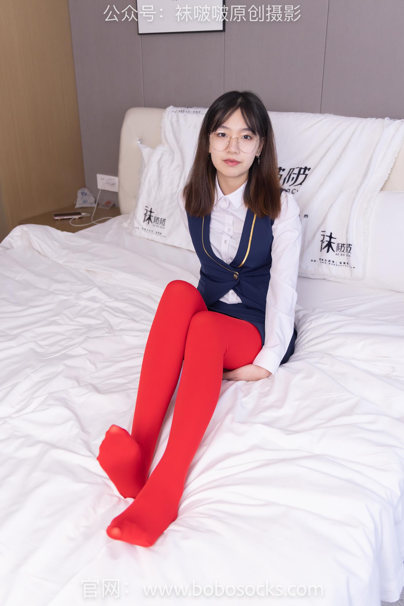 [BoBoSocks袜啵啵]NO.132 小甜豆-aj1板鞋、蓝色短靴、厚黑丝、厚红丝[145P/1V/6.53GB]