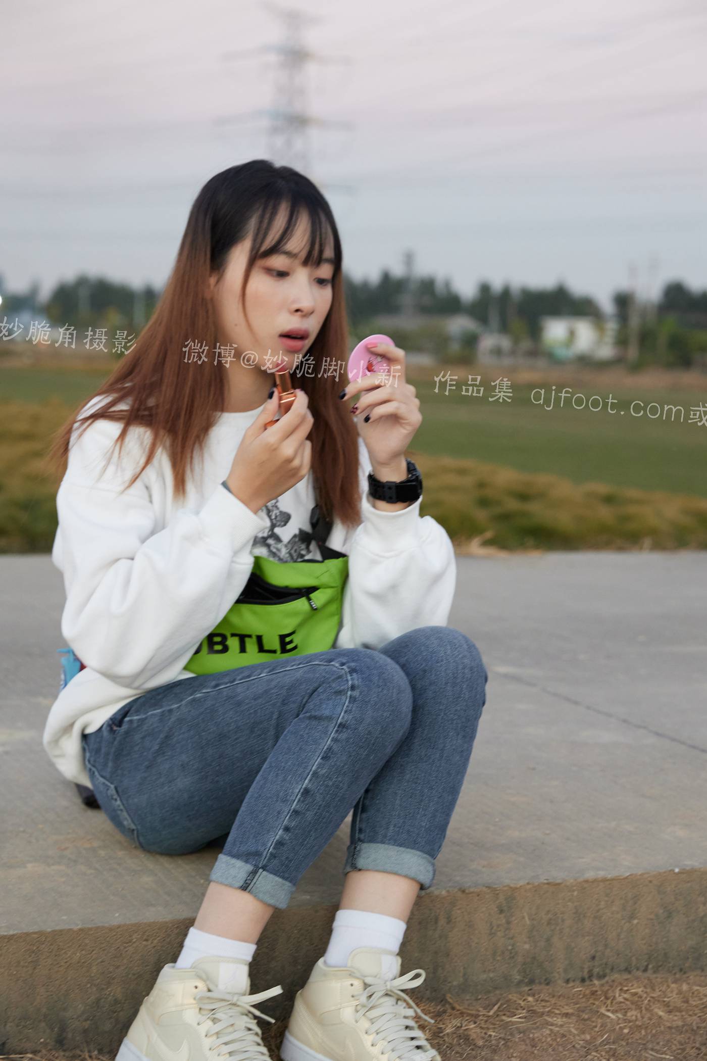 [见新摄影]NO.027 追赶落日余晖的逆光少女[133P/1V/949MB]