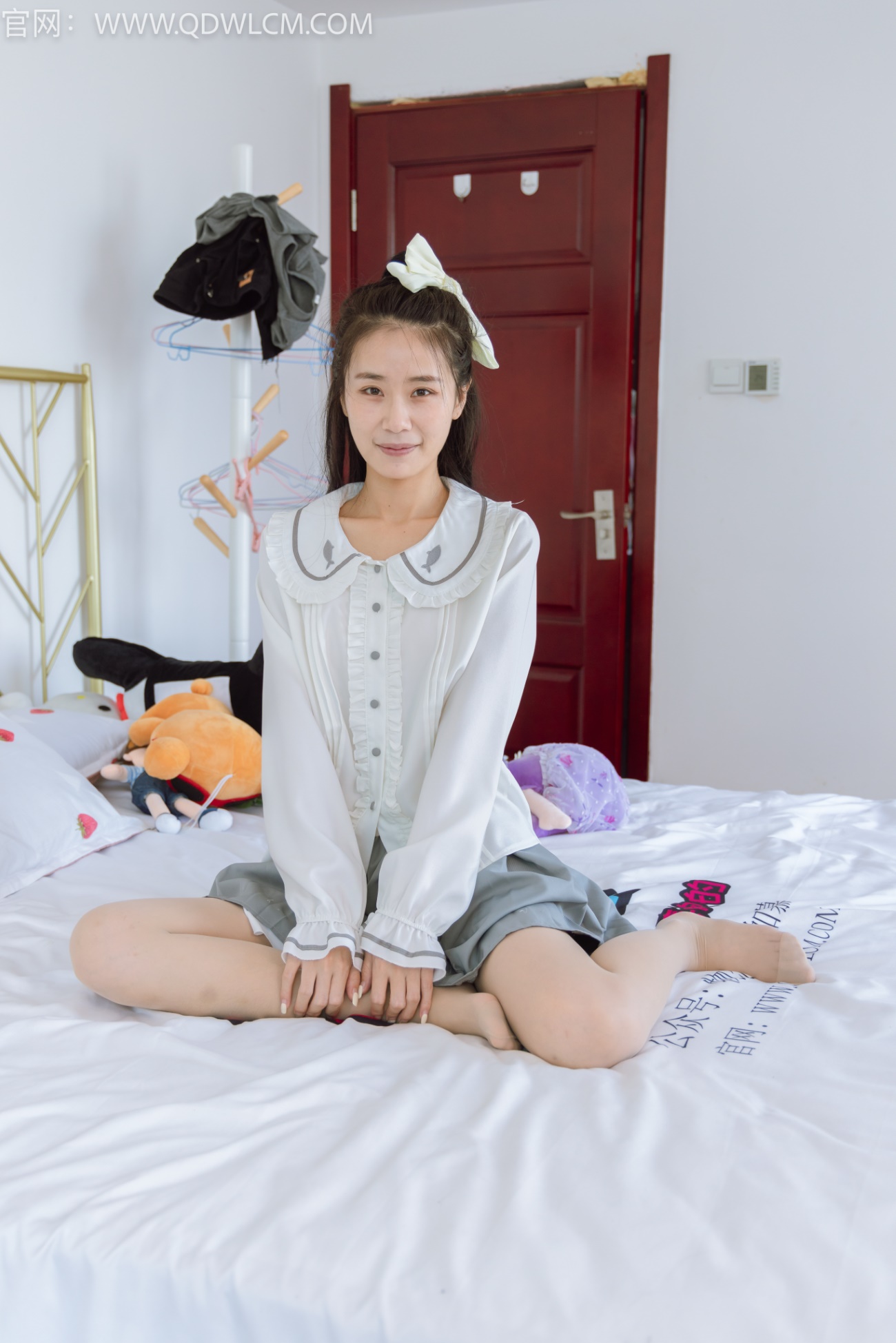 物恋传媒 NO.1281 菜菜-黑皮鞋白棉袜肉丝[171P/1V/4.27GB]