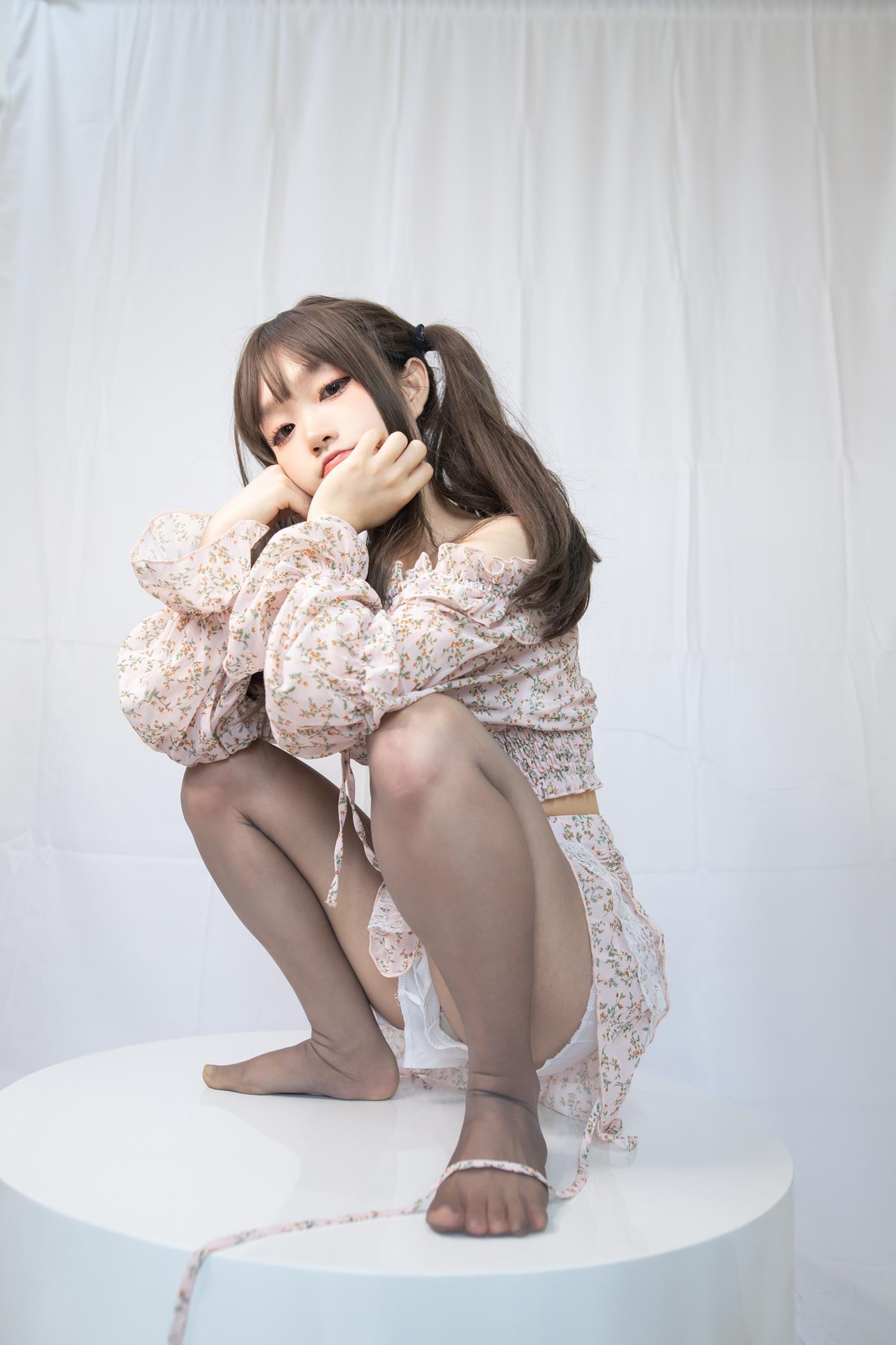 神沢永莉 - 灰丝花裙子[26P/218MB]