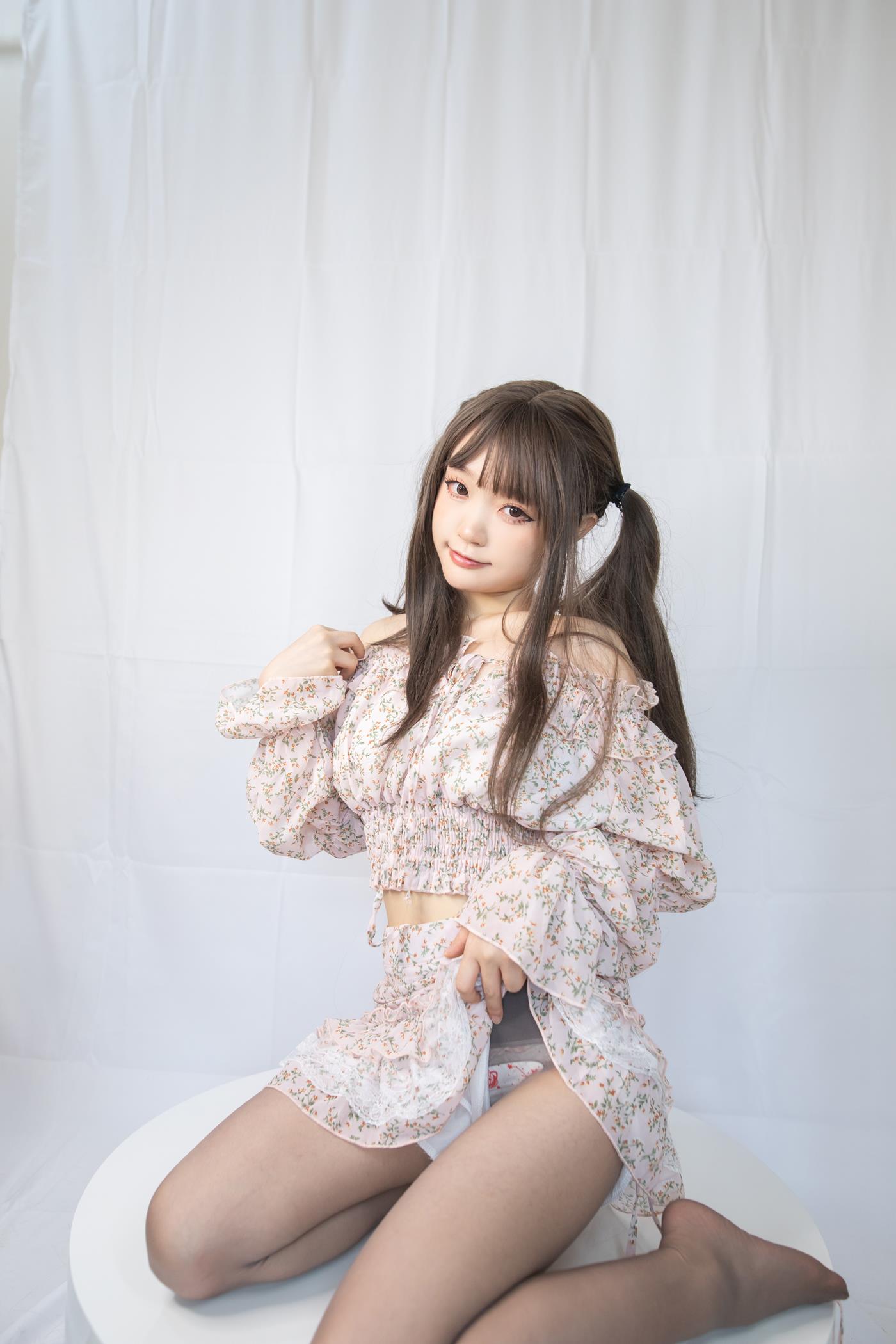 神沢永莉 - 灰丝花裙子[26P/218MB]