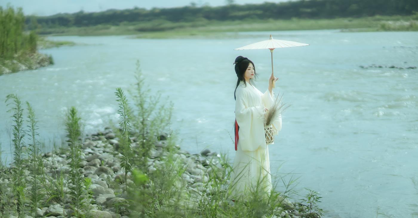 [YITUYU艺图语] 2022.01.05 芦花漫 陌颜 [30P/387MB]