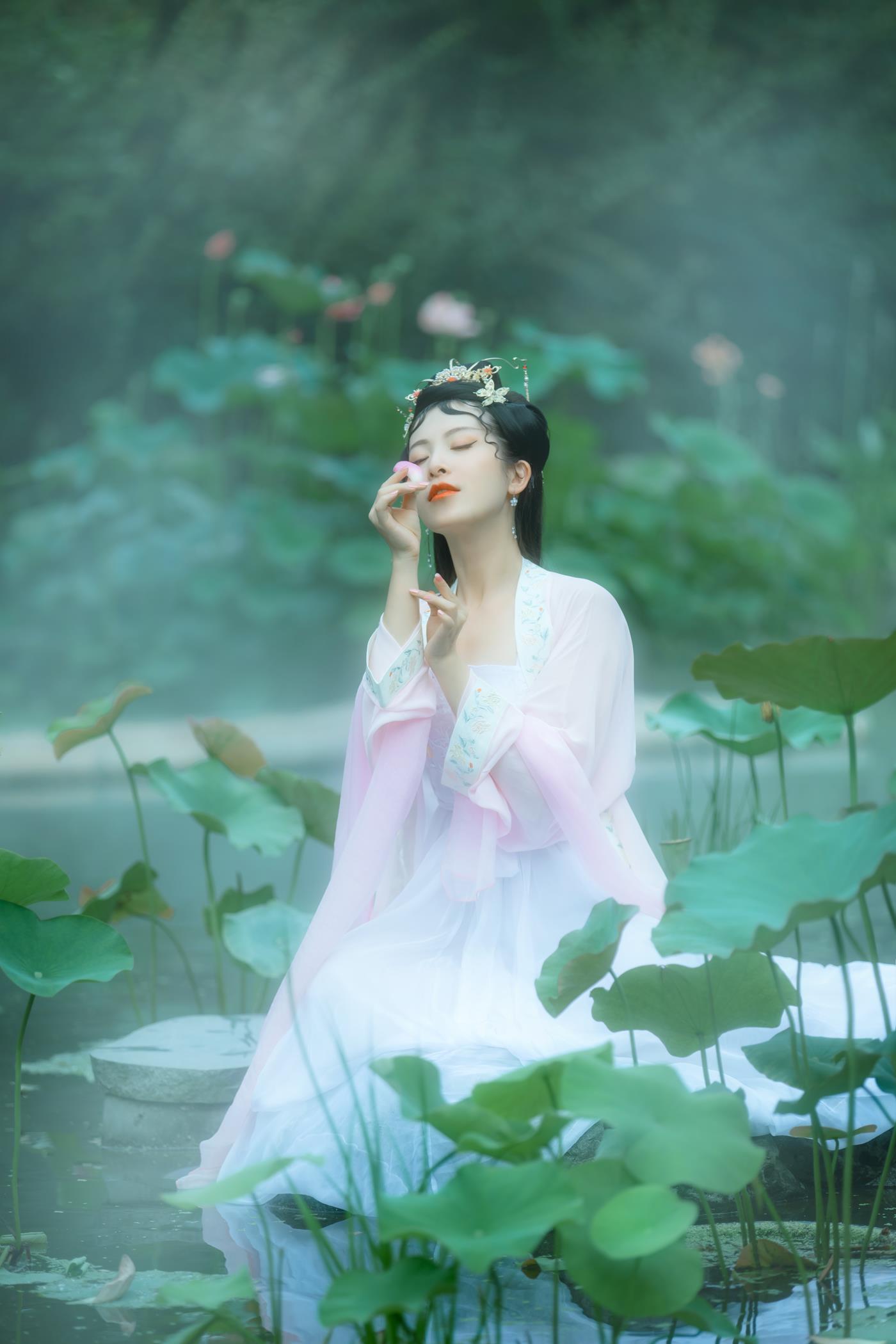 [YITUYU艺图语] 2021.12.25 双生花 修水凝花 [31P/324MB]