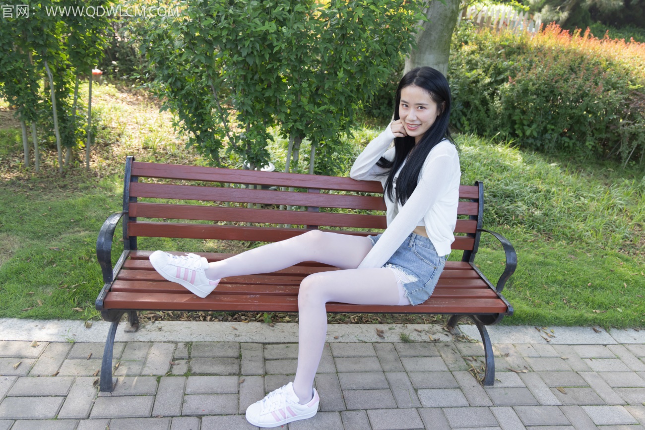 物恋传媒 NO.1341 菜菜-无人之岛[154P/1V/4.36GB]