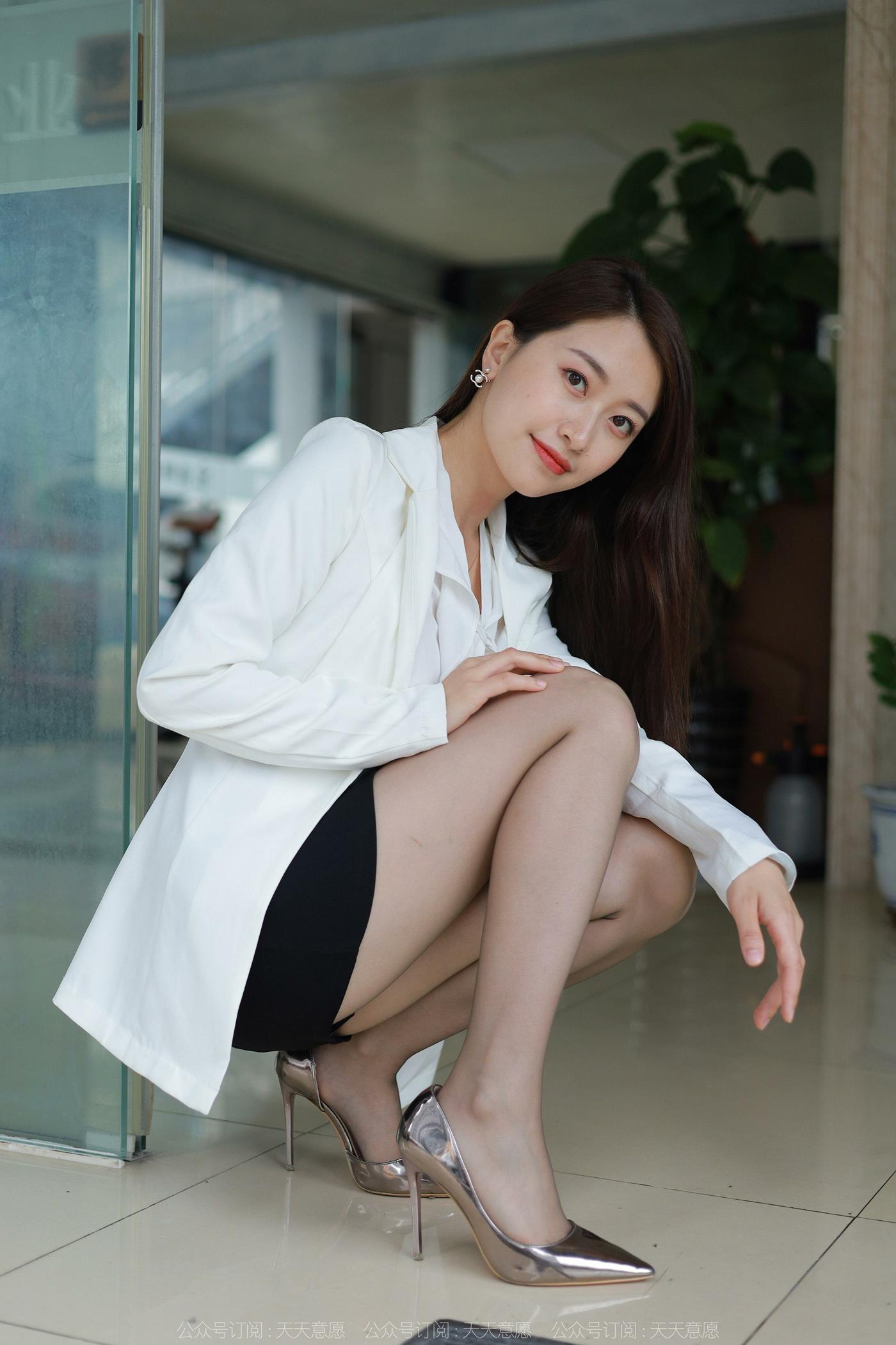 [IESS异思趣向] 2022.06.11 丝享家1114：小婕《冷艳嘿丝》[82P/120MB]