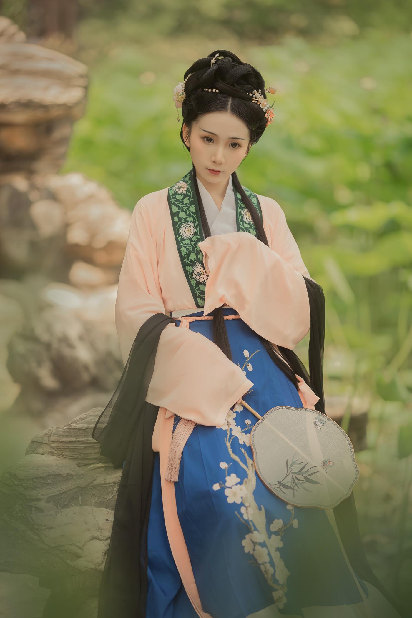 [YITUYU艺图语] 2021.12.23 荷叶罗裙 绿绿子 [21P/106MB]