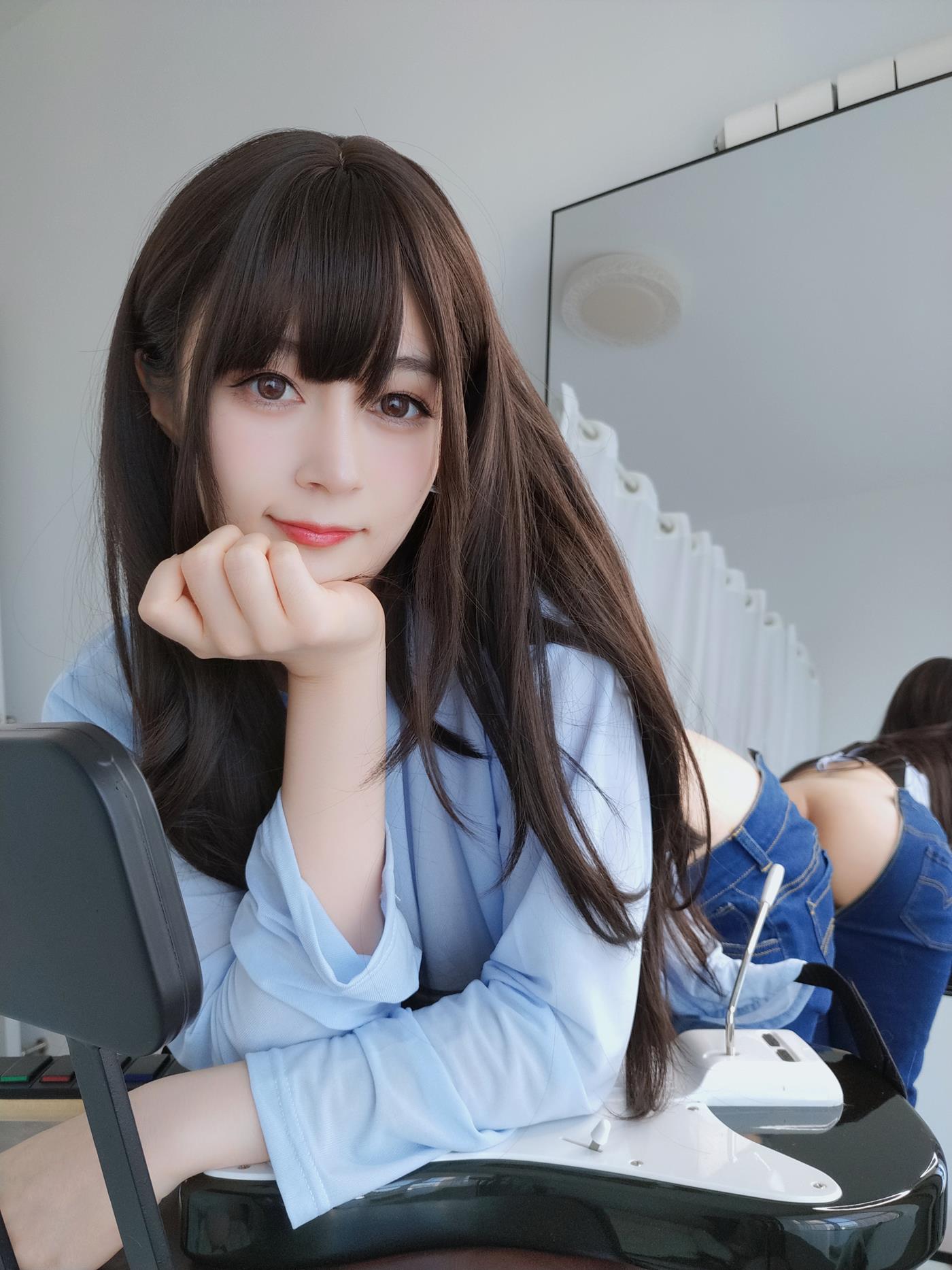 白银81 - ギターの妹[22P/1V/132MB]