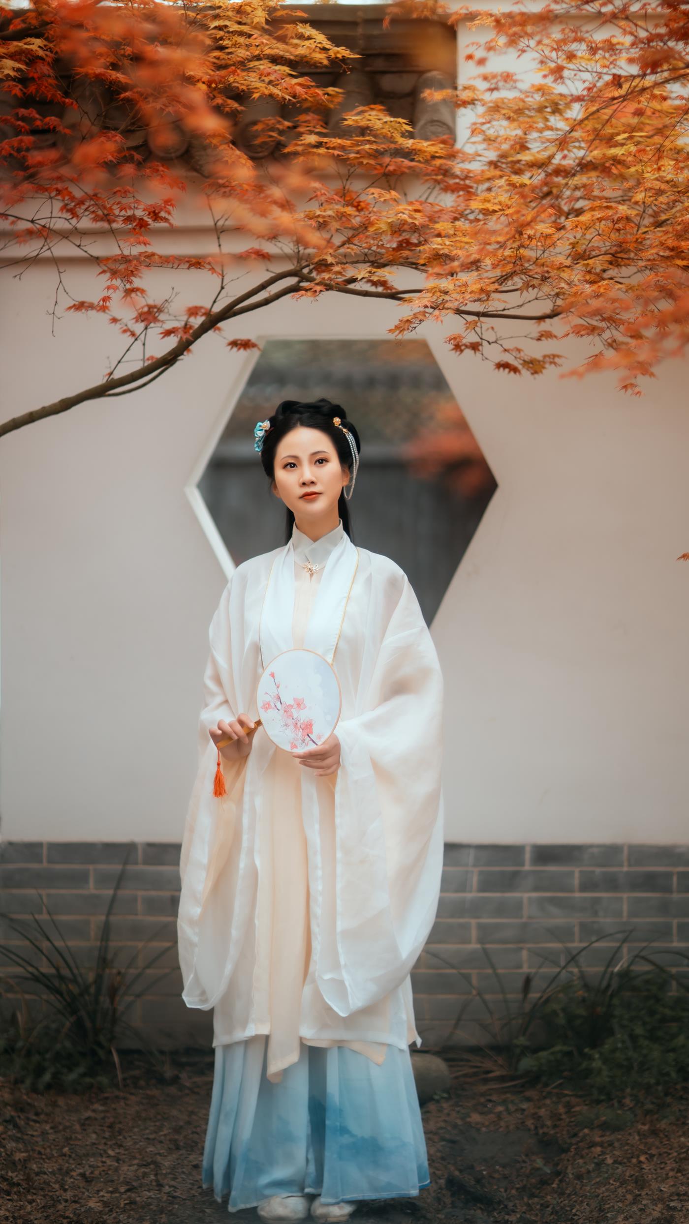 [YITUYU艺图语] 2021.12.31 人间三月天 梅梅 [23P/349MB]