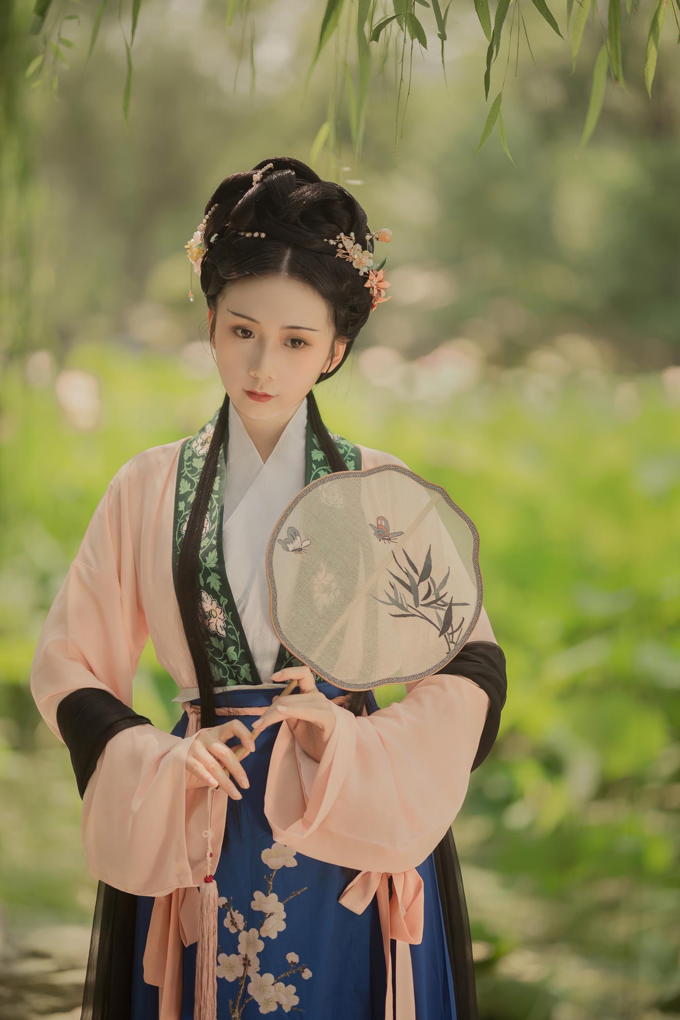 [YITUYU艺图语] 2021.12.23 荷叶罗裙 绿绿子 [21P/106MB]
