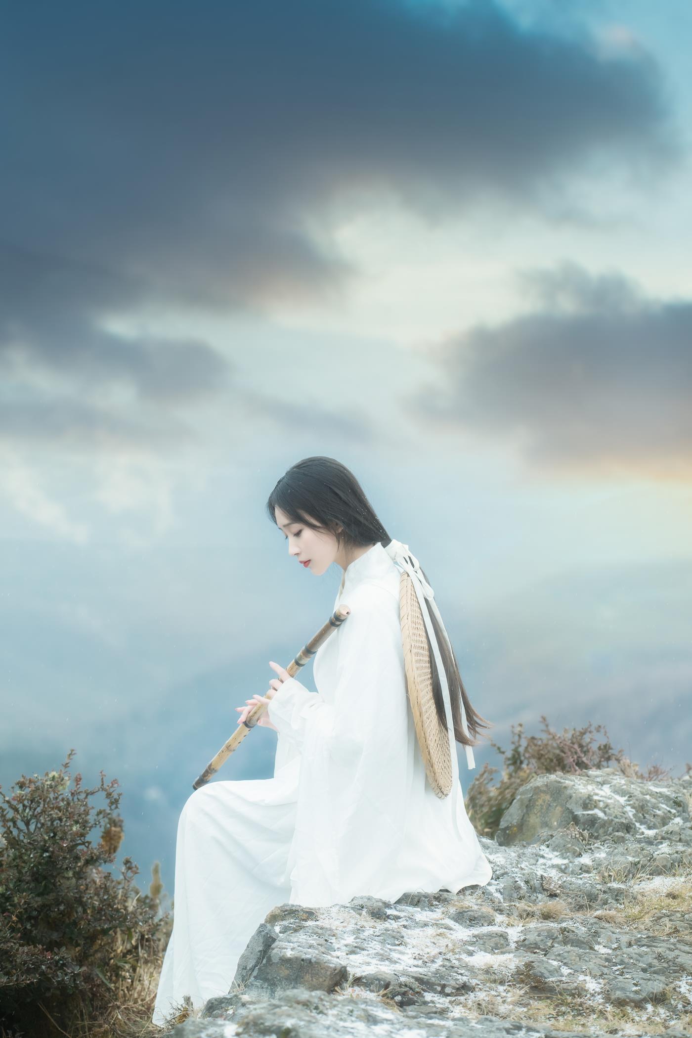 [YITUYU艺图语] 2021.12.20 千山云 酒里 [23P/378MB]