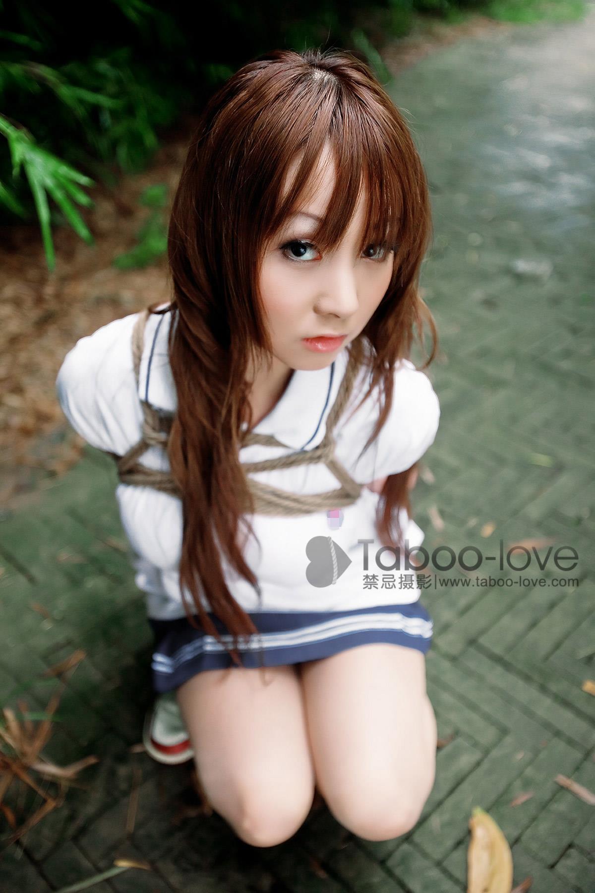 [禁忌摄影]Taboo-love NO.012 学生妹的警服紧缚秋游[32P/15.4MB]