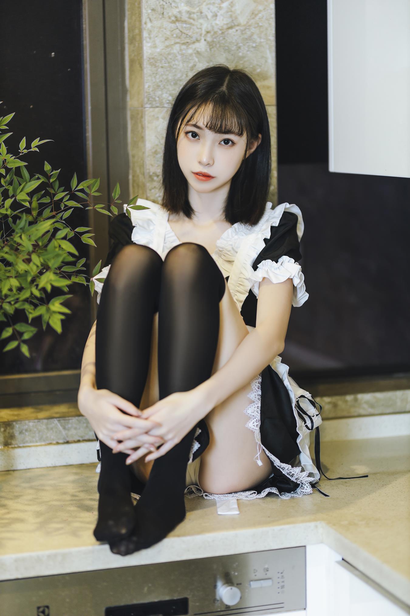 许岚(叁月life) - 短裙女仆 [40P/721MB]