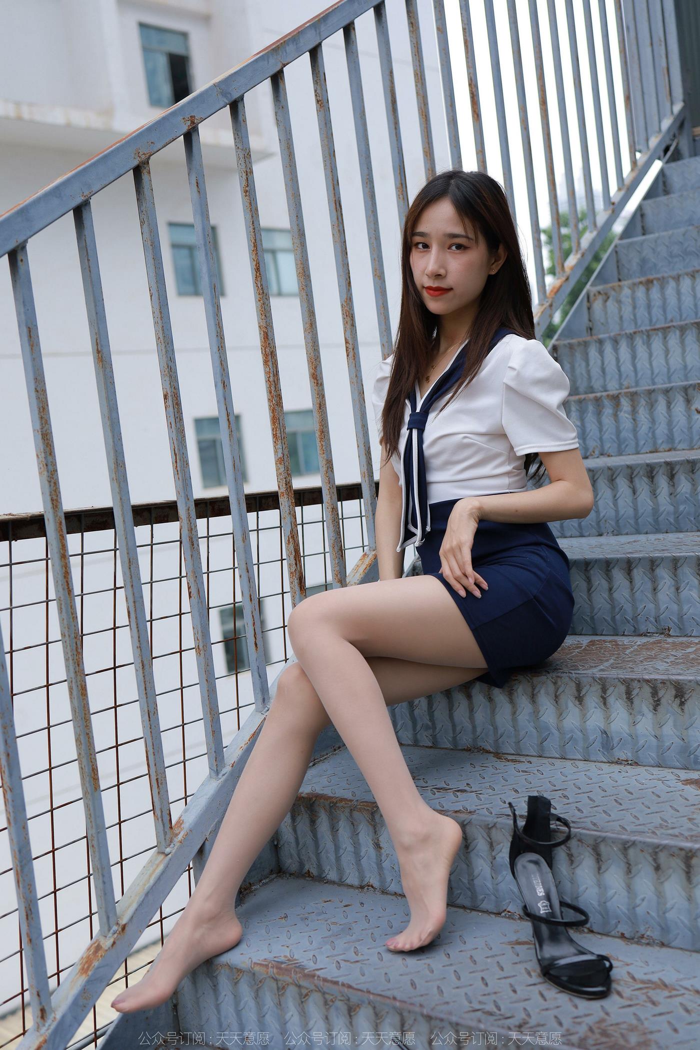 [IESS异思趣向] 2022.06.20 丝享家1123：美子《楼梯上的美腿》[88P/130MB]