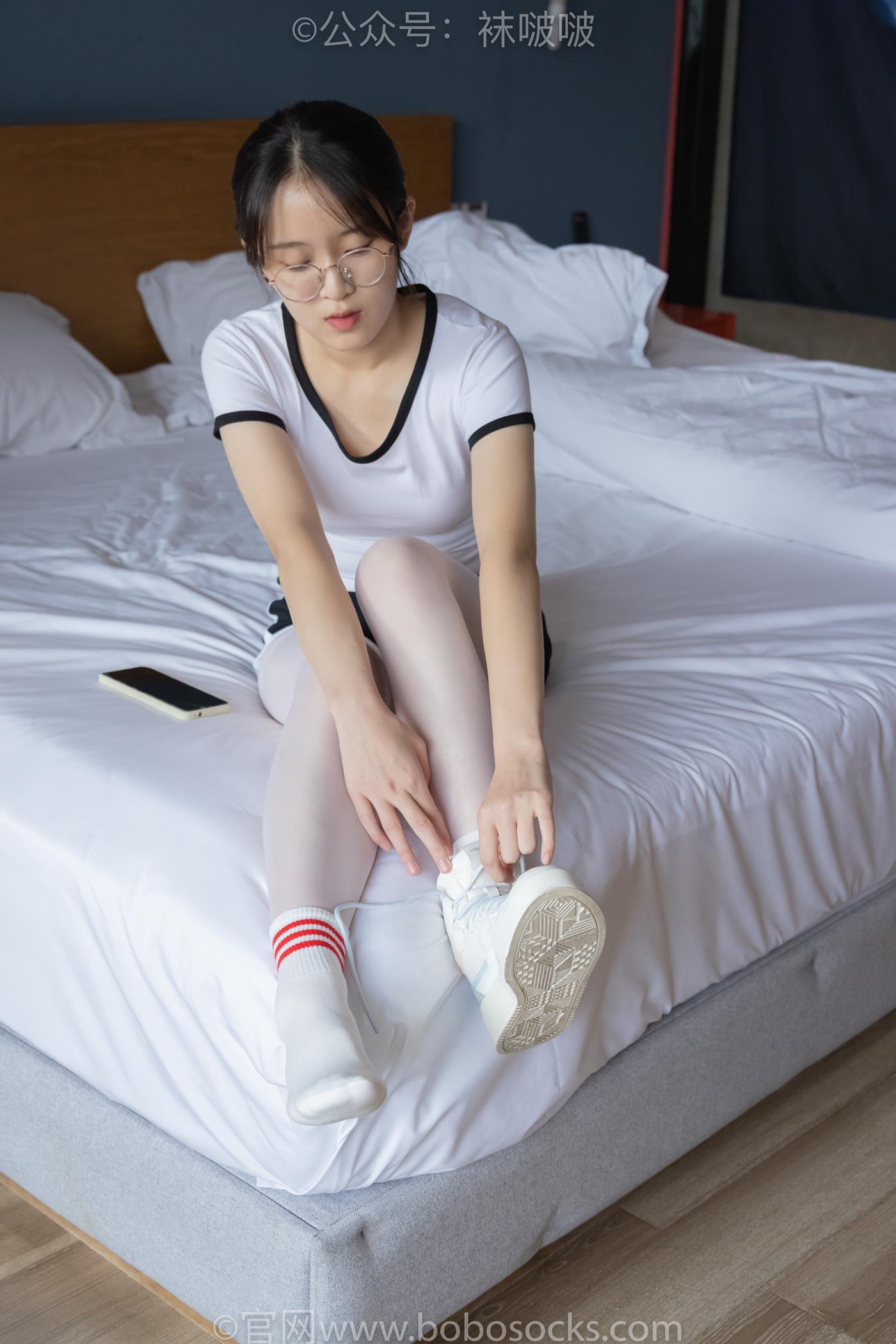 [BoBoSocks袜啵啵]积分限定作品 NO.004 熊熊-板鞋、白棉袜、白丝[139P/1V/6.72GB]