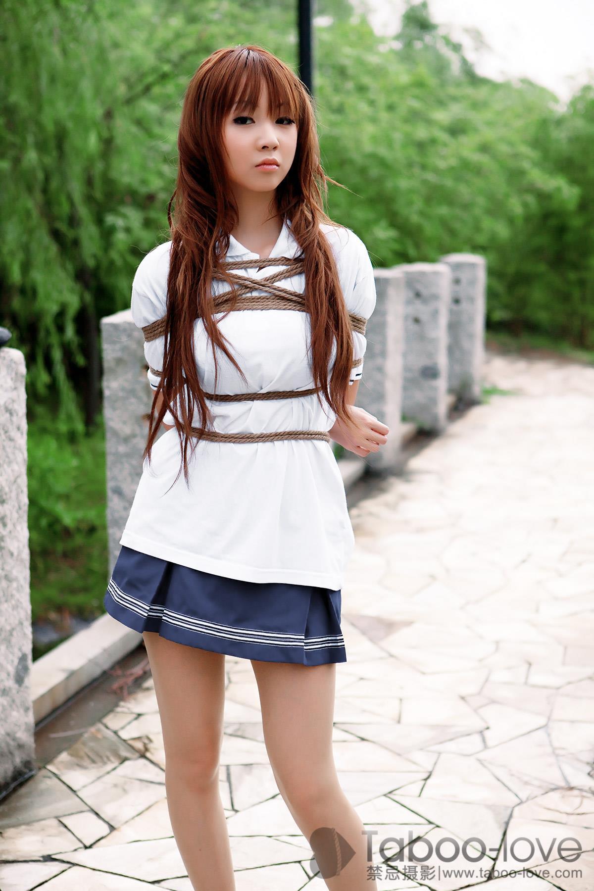 [禁忌摄影]Taboo-love NO.012 学生妹的警服紧缚秋游[32P/15.4MB]