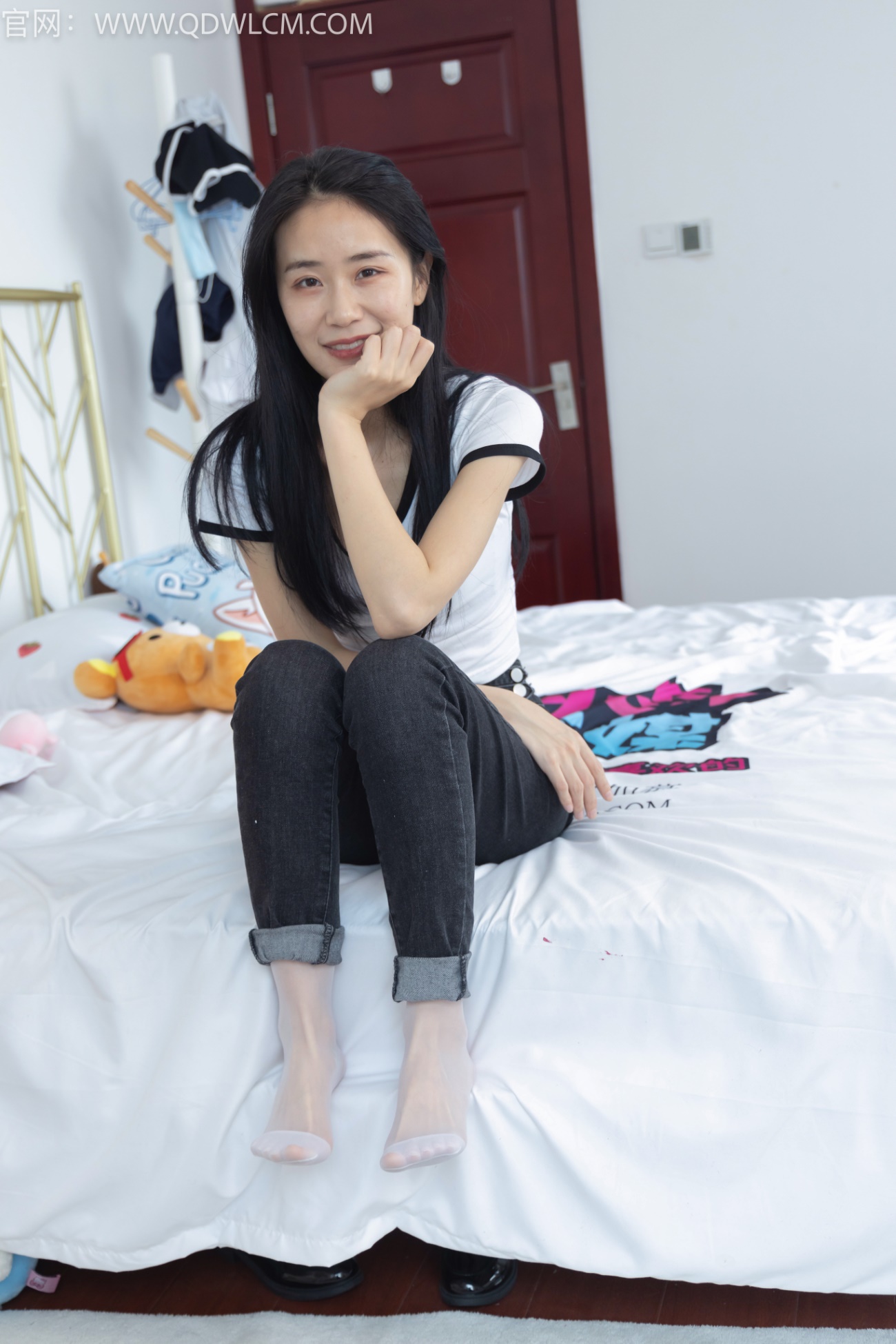 物恋传媒 NO.1304 菜菜-爱要坦荡荡[152P/1V/2.47GB]