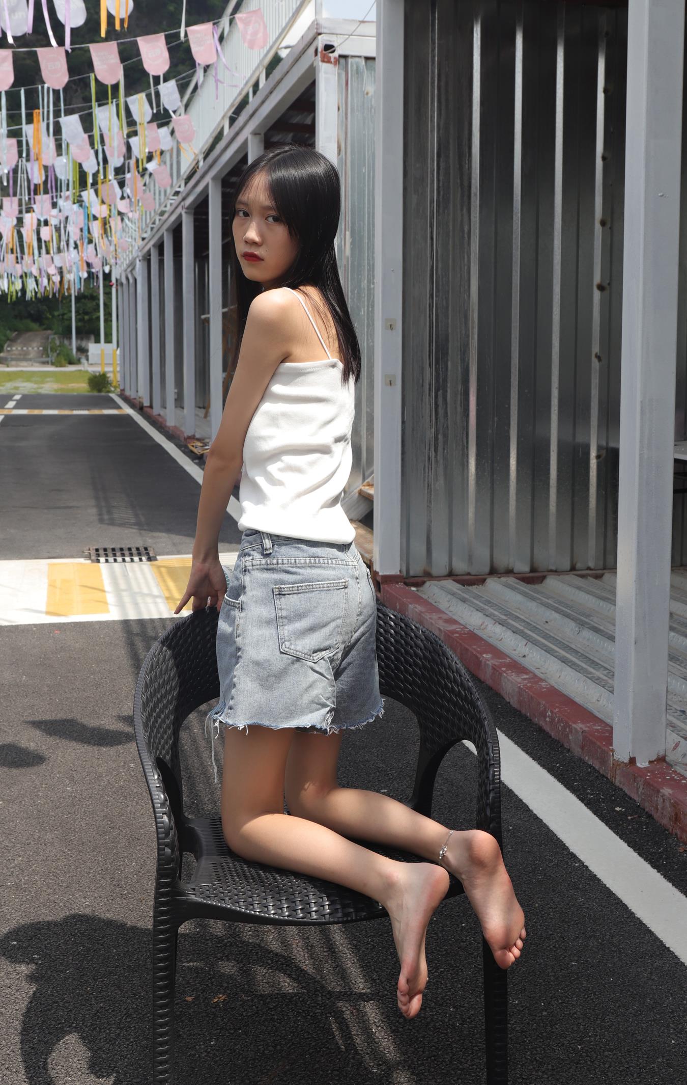 Pary摄影 NO.005 使出混身解数终于哄得表妹拍了套吊带美脚[172P/962MB]