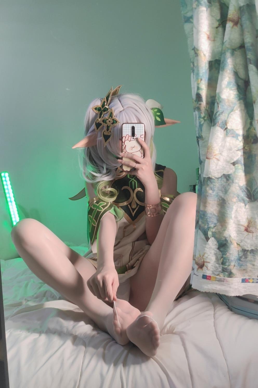 洛桑w伊梓  小草神 [29P/3V/111MB]