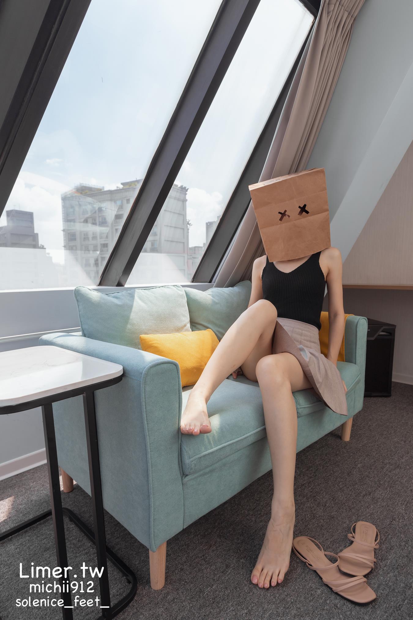 Limerence原创 NO.013 Michii神秘纸袋女孩的裸足大解放[170P/1V/3.79GB]