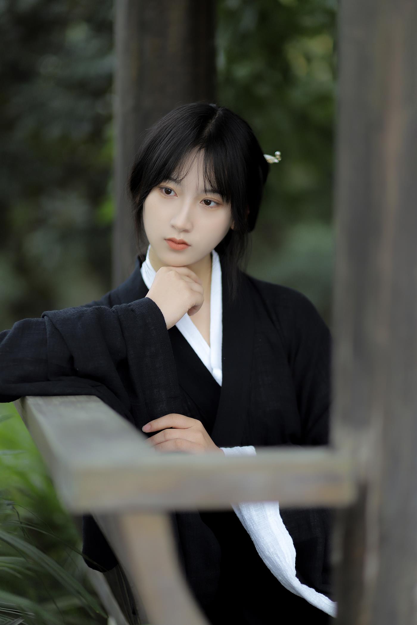 [YITUYU艺图语] 2022.01.27 人间有味是清欢 半夏夏夏 [34P/307MB]