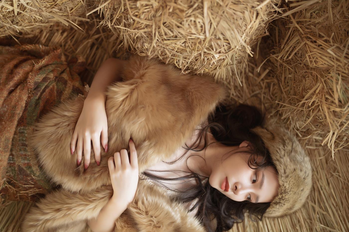 [YITUYU艺图语] 2022.01.30 柴火屋里的暧昧时光 姚妹 [43P/677MB]