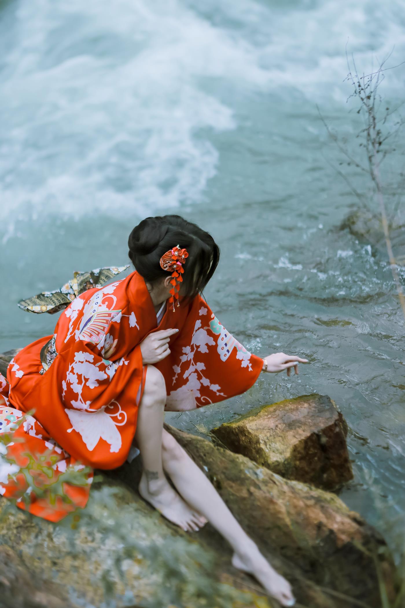 [YITUYU艺图语] 2022.02.01 青山绿水间 婷婷 [23P/251MB]