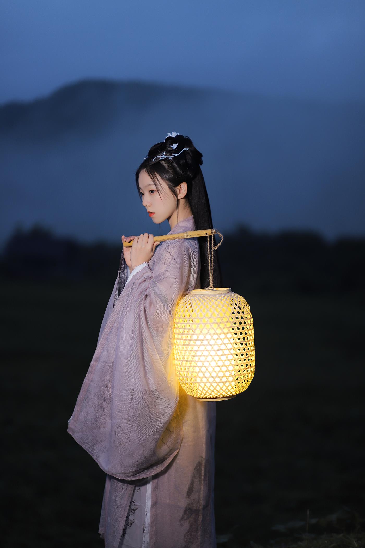 [YITUYU艺图语] 2022.02.05 提灯照河山 一方伊人yi [22P/239MB]