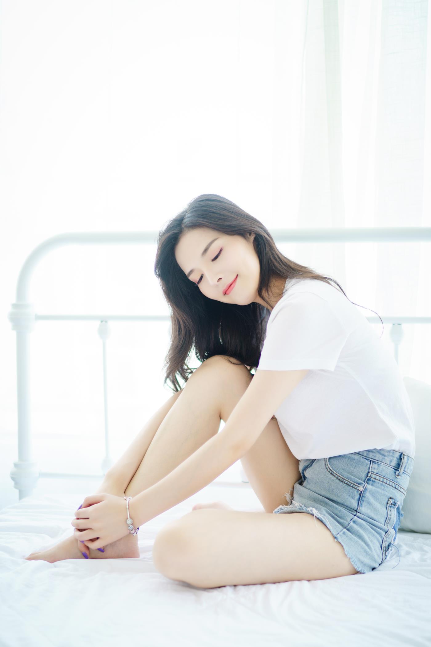 [YITUYU艺图语] 2022.02.08 大长腿女孩的私房照 小容 [30P/442MB]