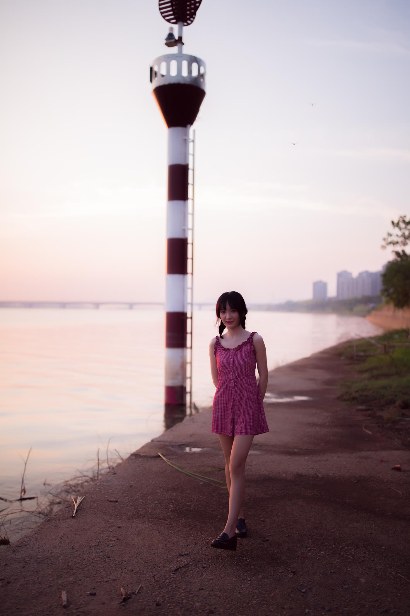 [YITUYU艺图语] 2022.01.28 日落的温柔 虾虾 [51P/274MB]