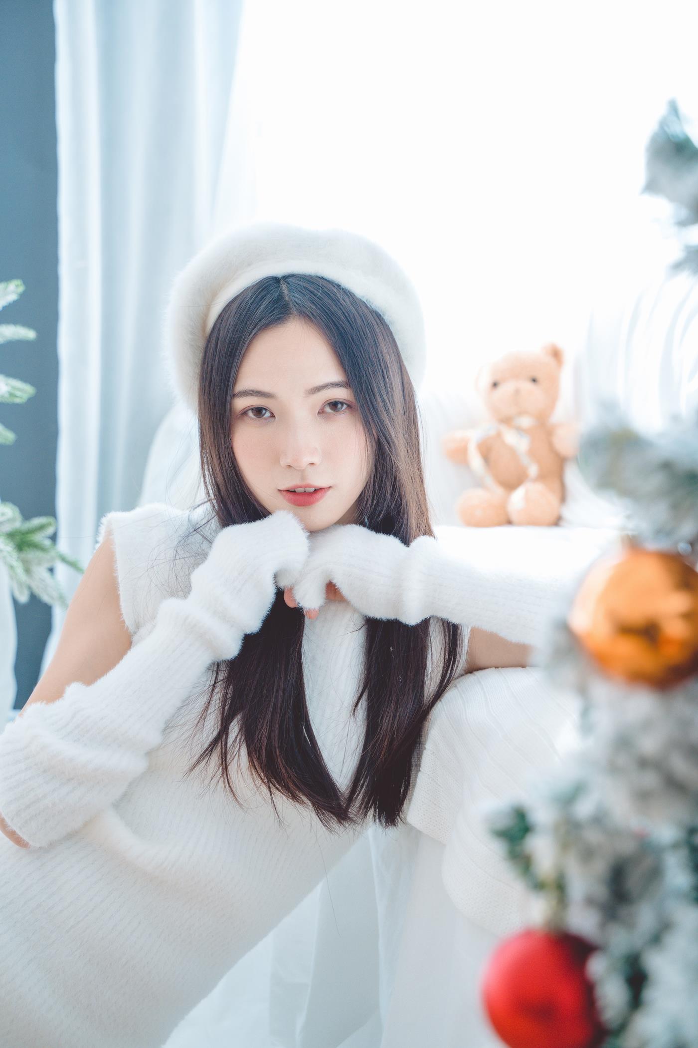 [YITUYU艺图语] 2022.02.11 纯白季节 老猪 [22P/396MB]