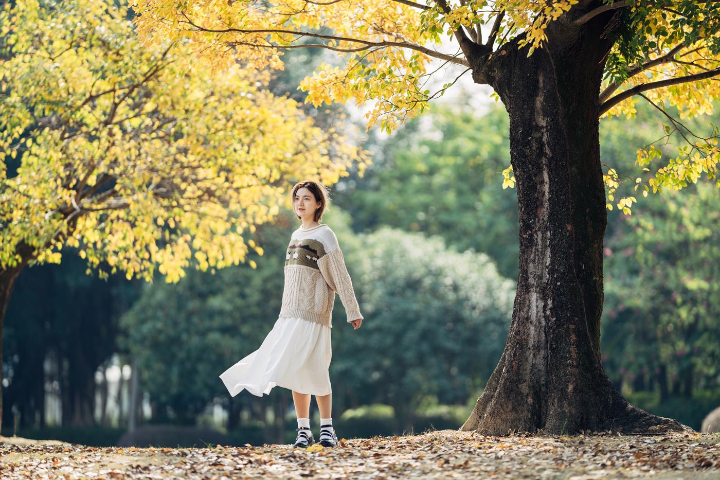 [YITUYU艺图语] 2022.01.25 暖冬银杏,18岁的素颜女孩 dudu [35P/200MB]