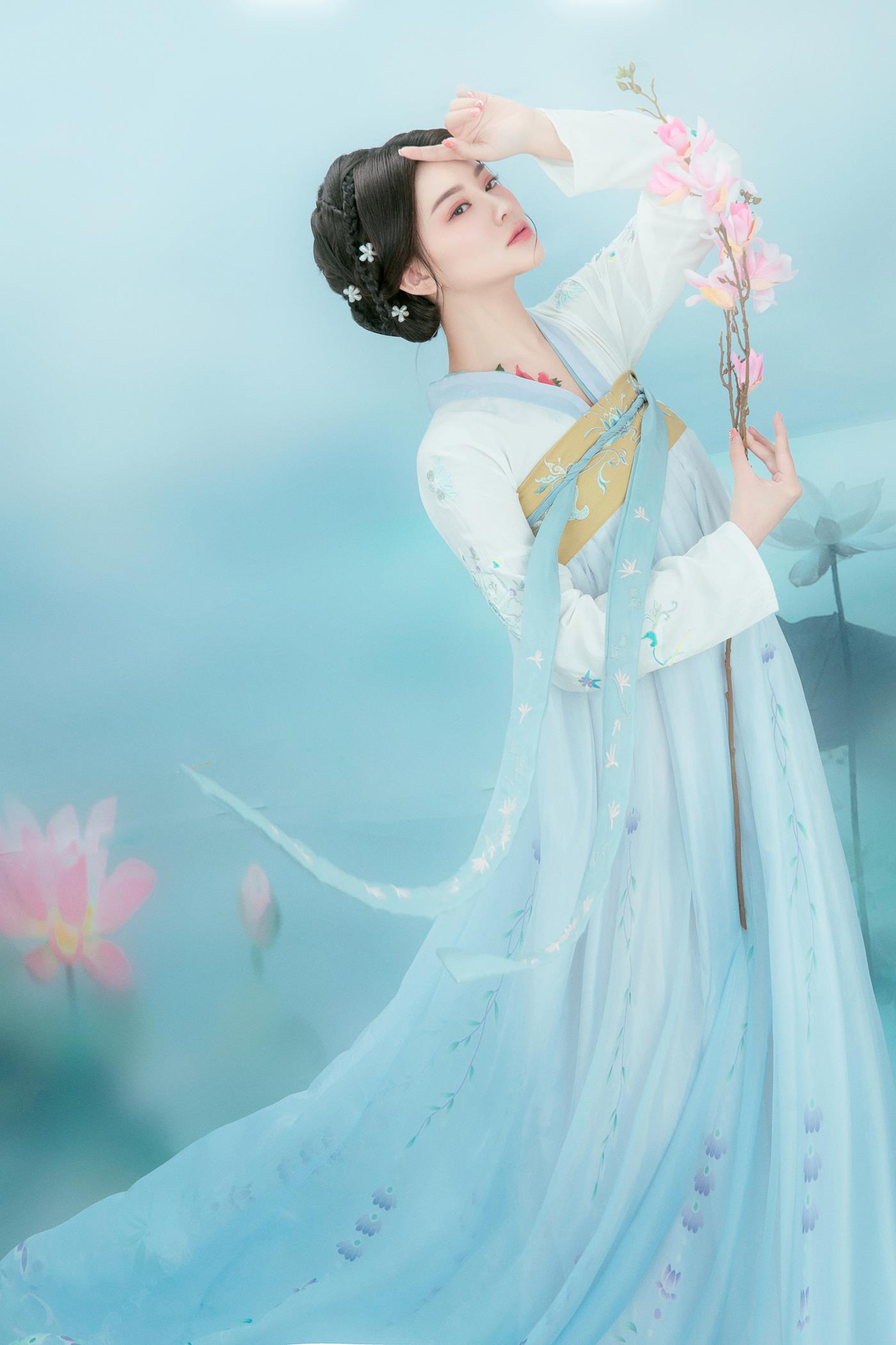 [YITUYU艺图语] 2022.01.10 荷间意 琴宝 [24P/317MB]